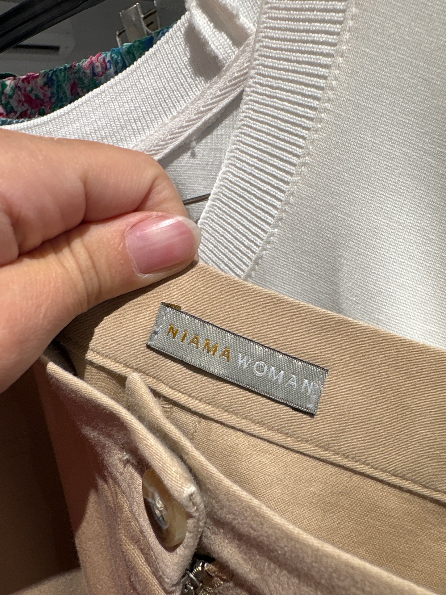 Pantaloni camel italienești petite din poplin modelator de bumbac în croi capri