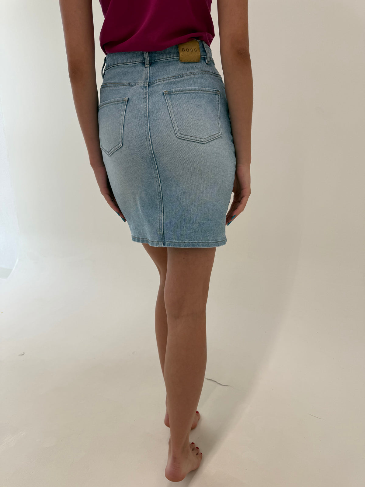 Fustă Hugo Boss din jeans ultra confort modelator
