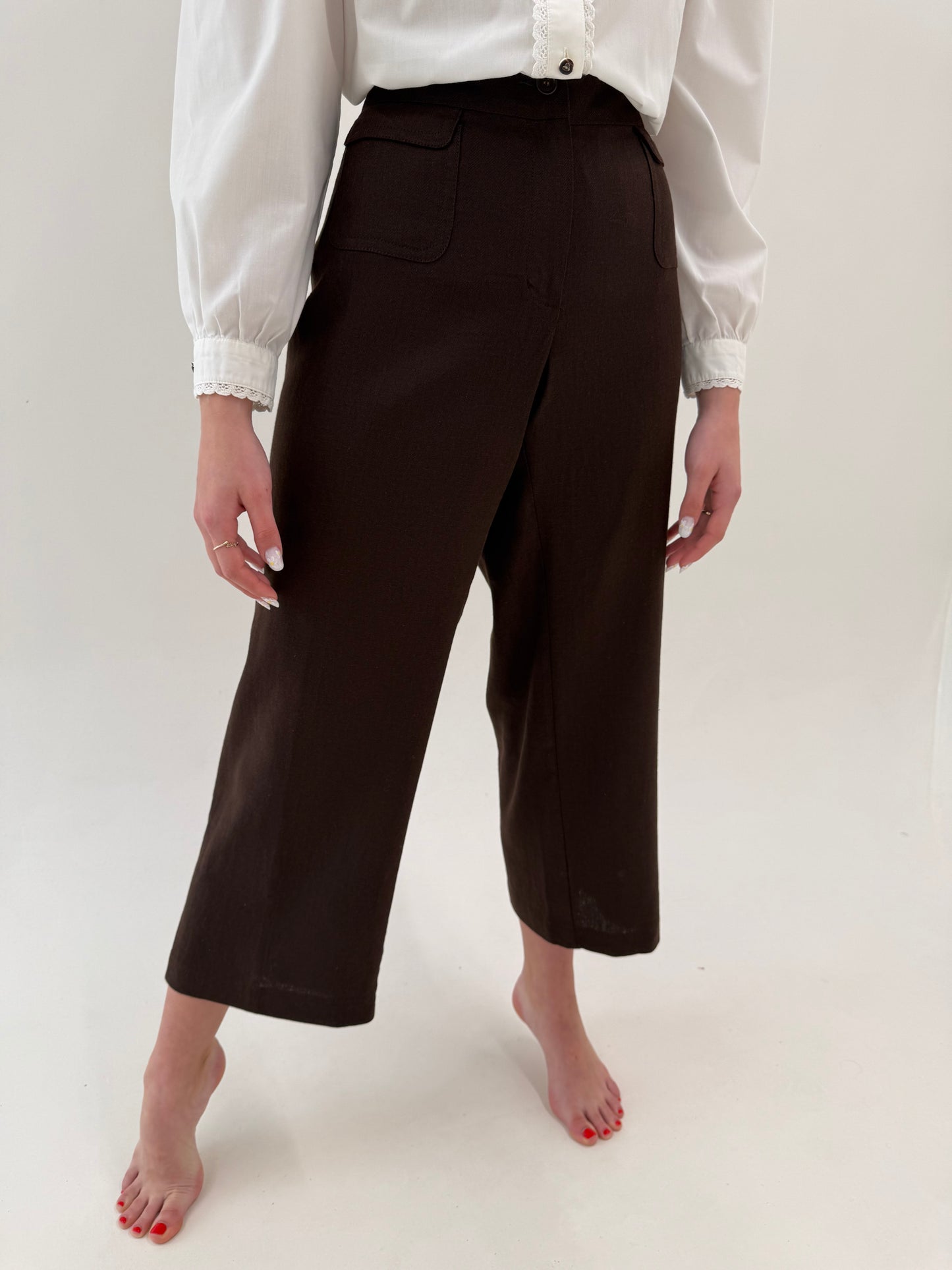 Pantaloni petite din pânză de in in croi drept chocolate brown