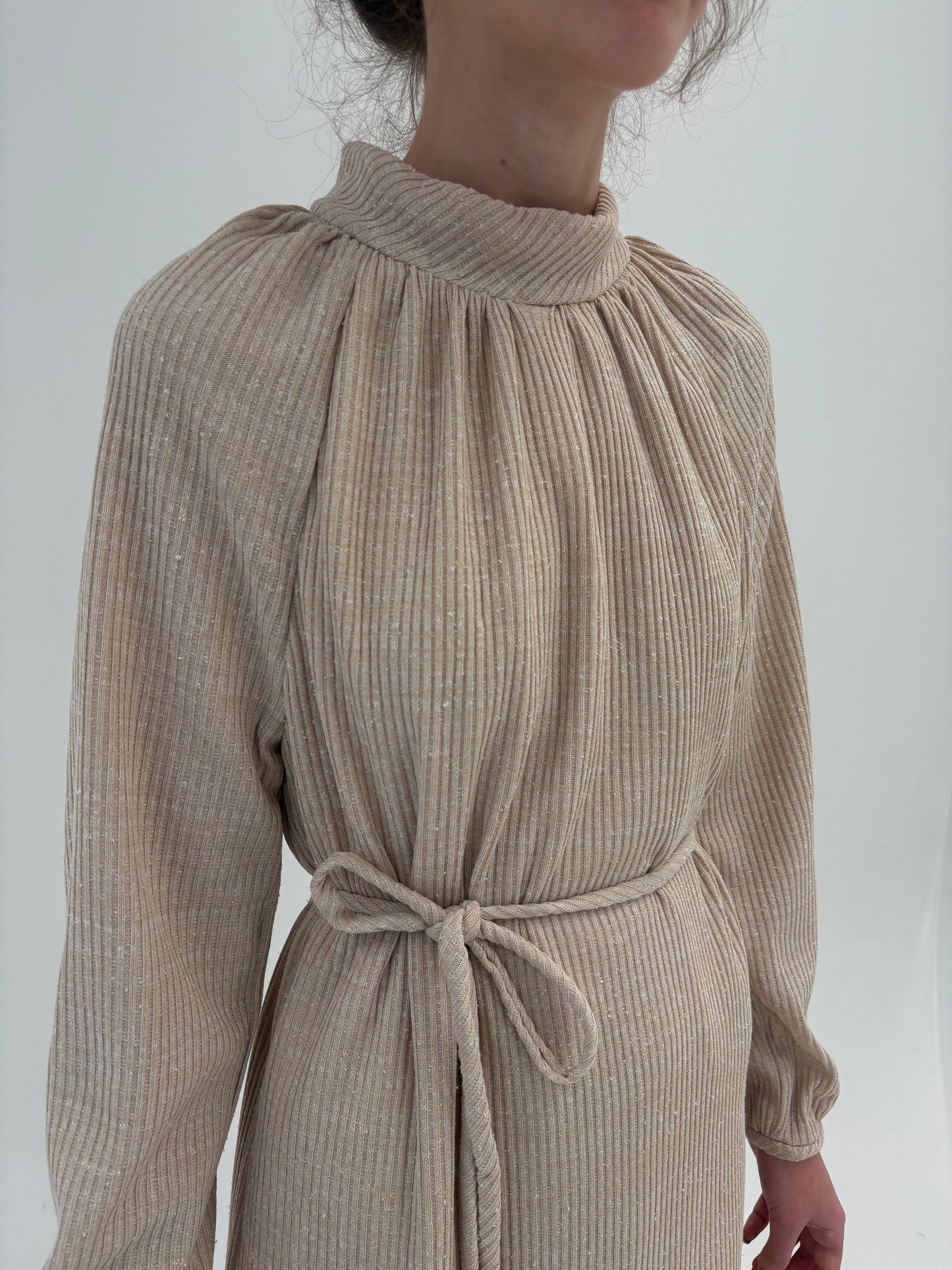 Rochie vintage light nude tricot ribbed cu lana și talie marcată reglabilă