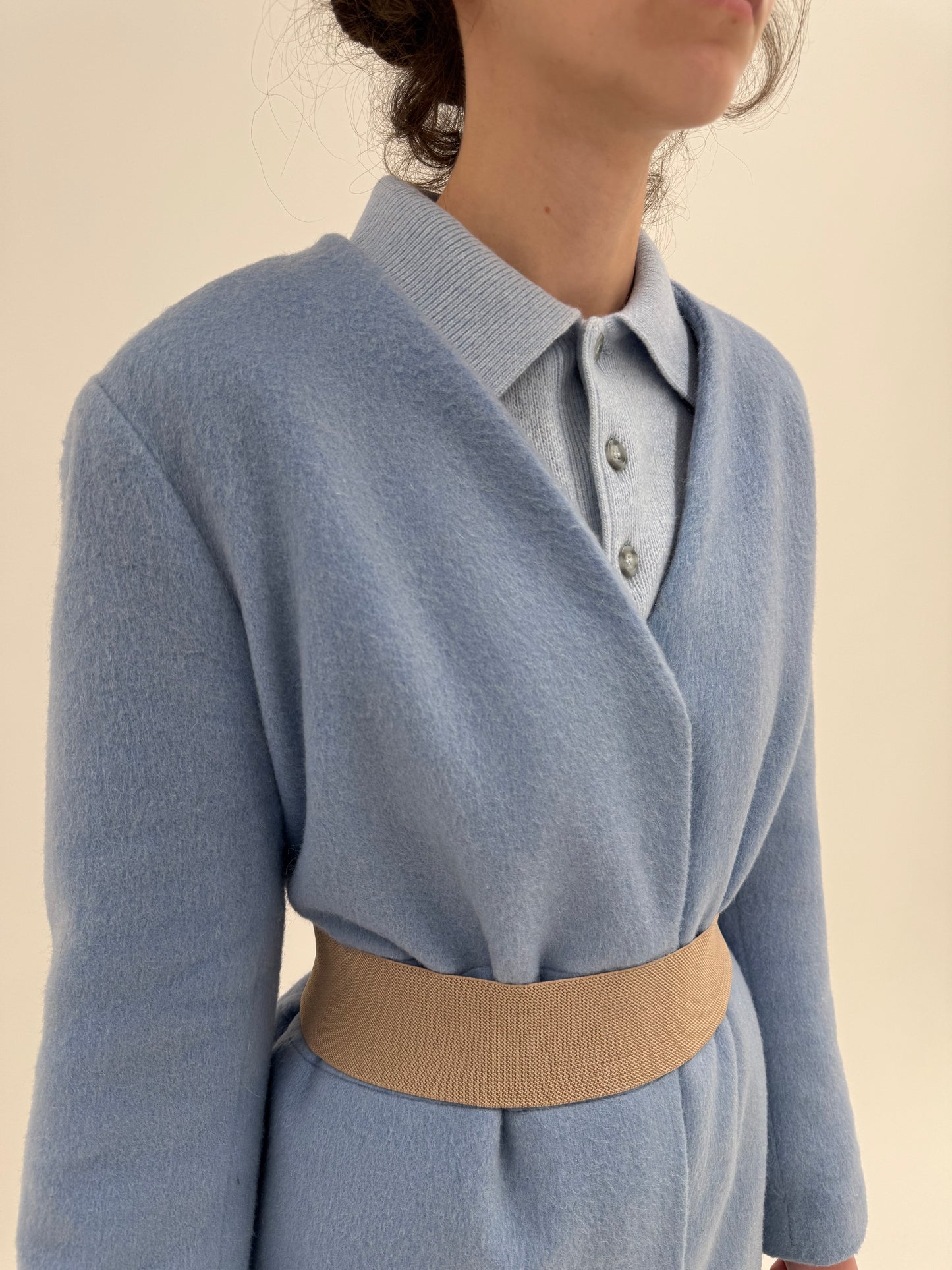 Palton baby blue din stofă plină de lana cu mohair în croi minimalist