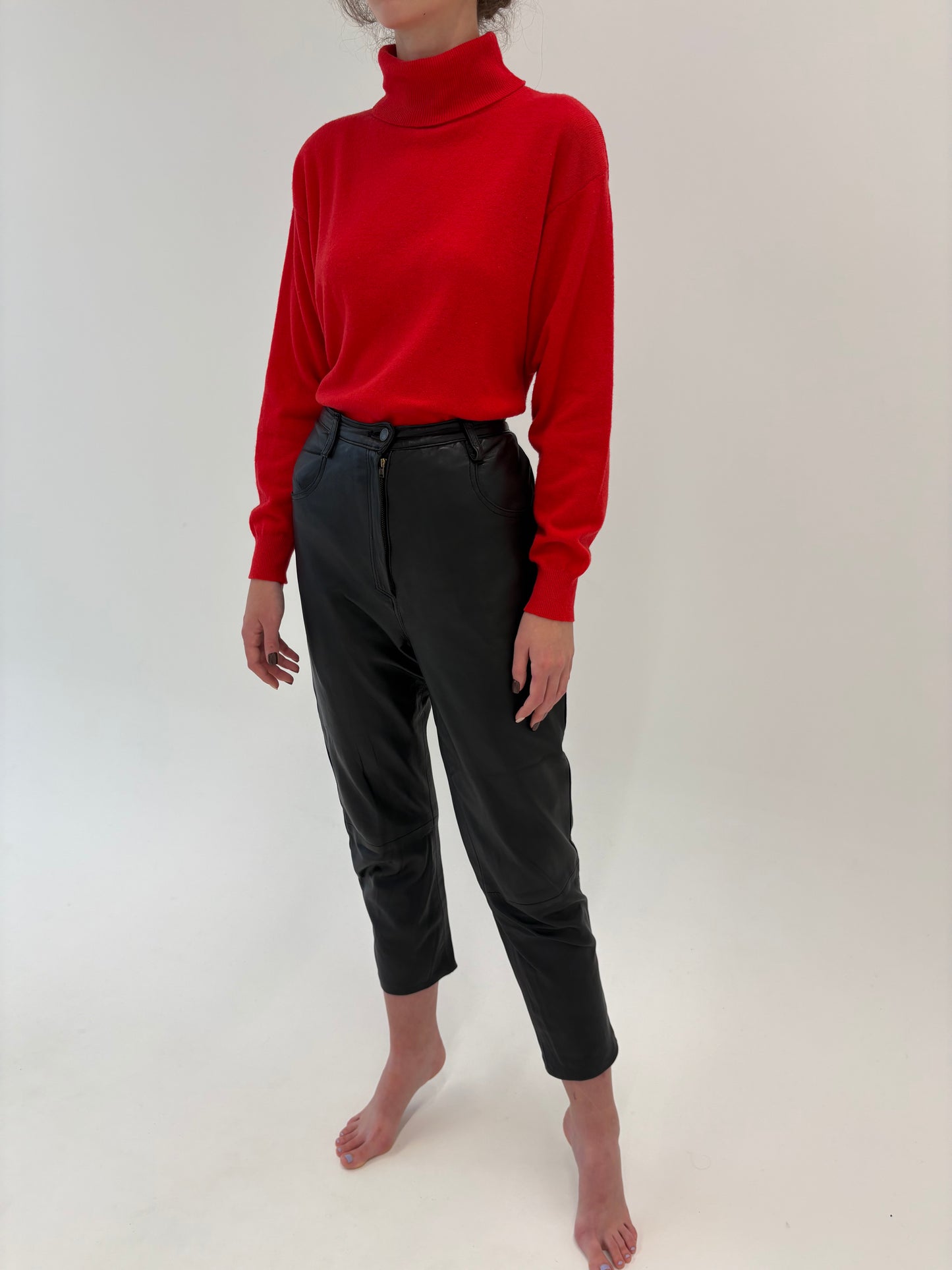 Pantaloni negri din piele naturală moale cu talie înaltă