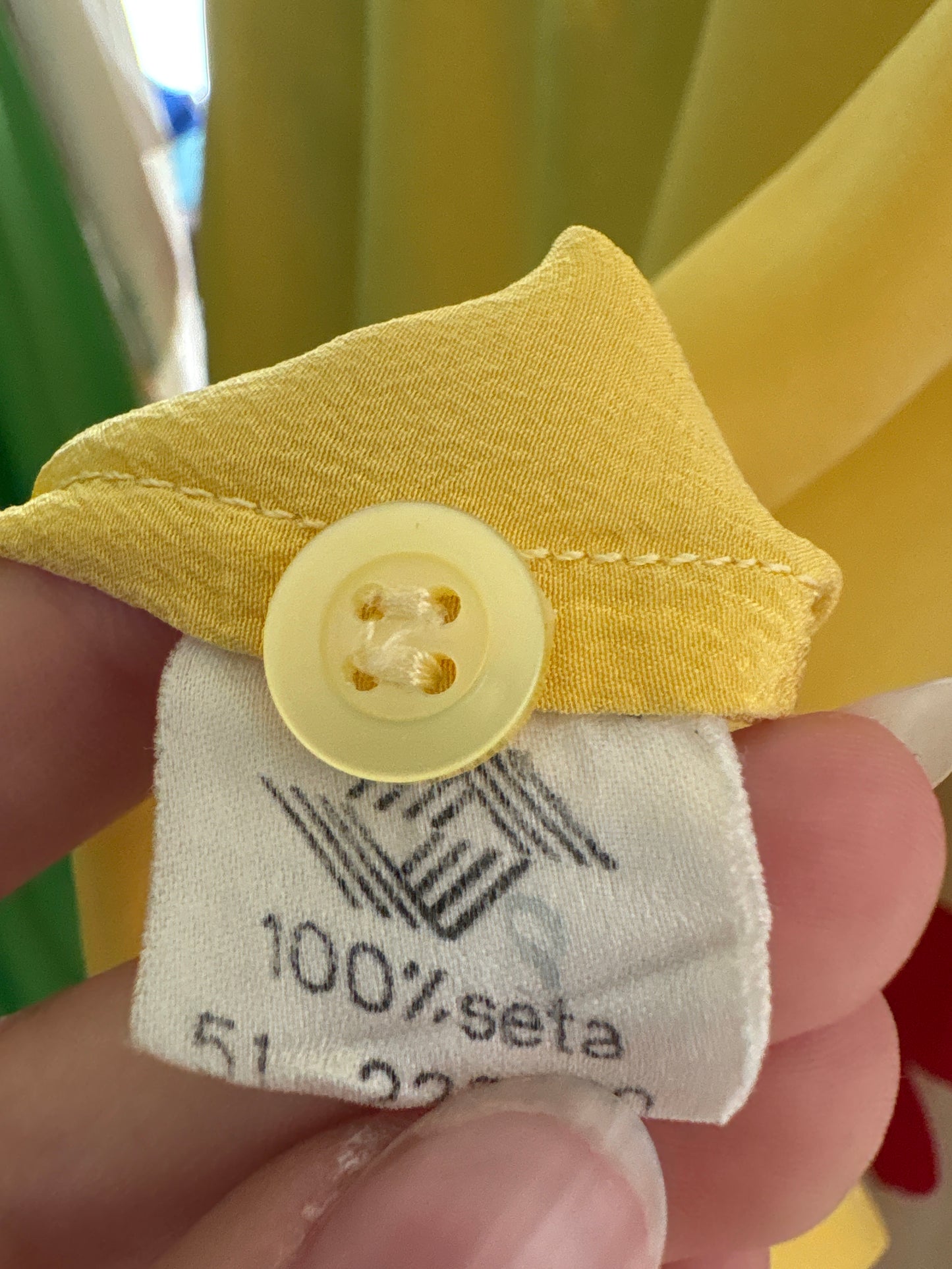 Top butter yellow din mătase naturală în croi minimalist
