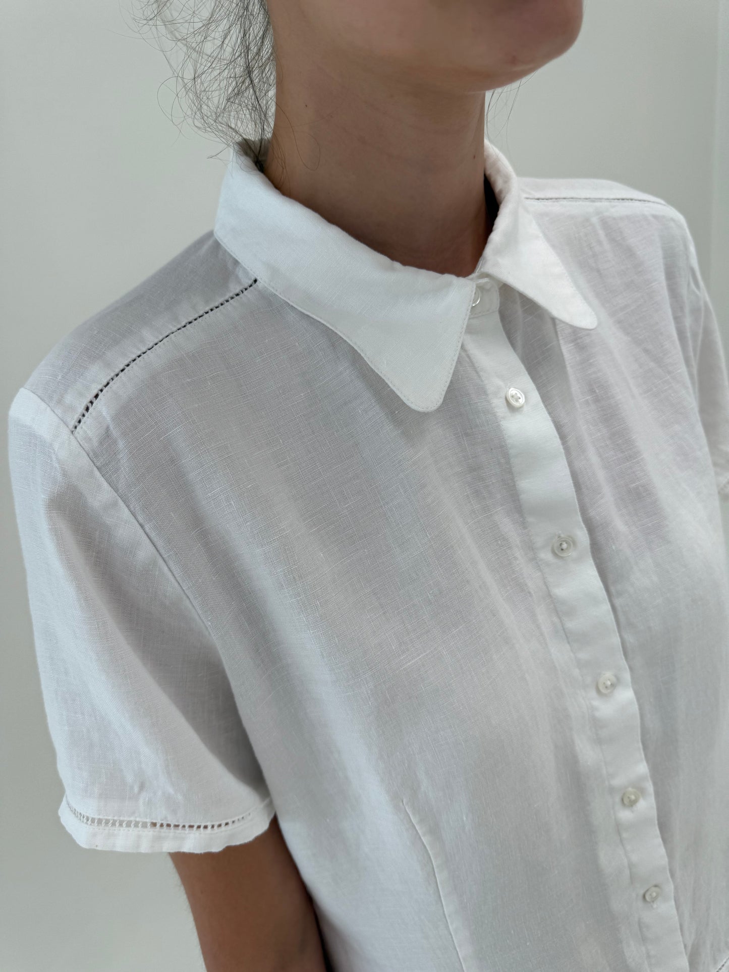 Cămașa din in premium cu inserții de broderie manuală