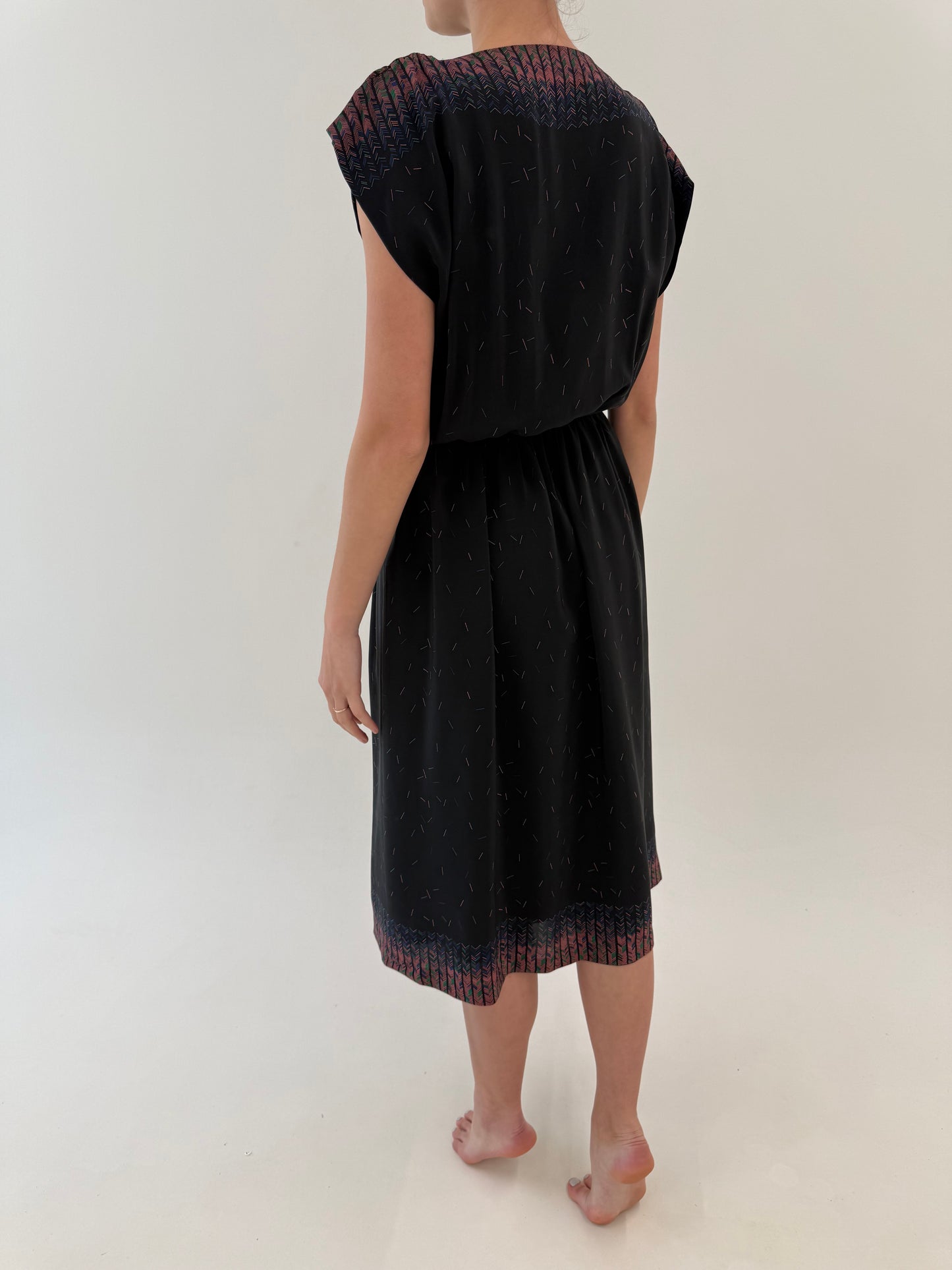 LBD vintage din mătase naturală cu mânecă căzută și talie elastică midi lung