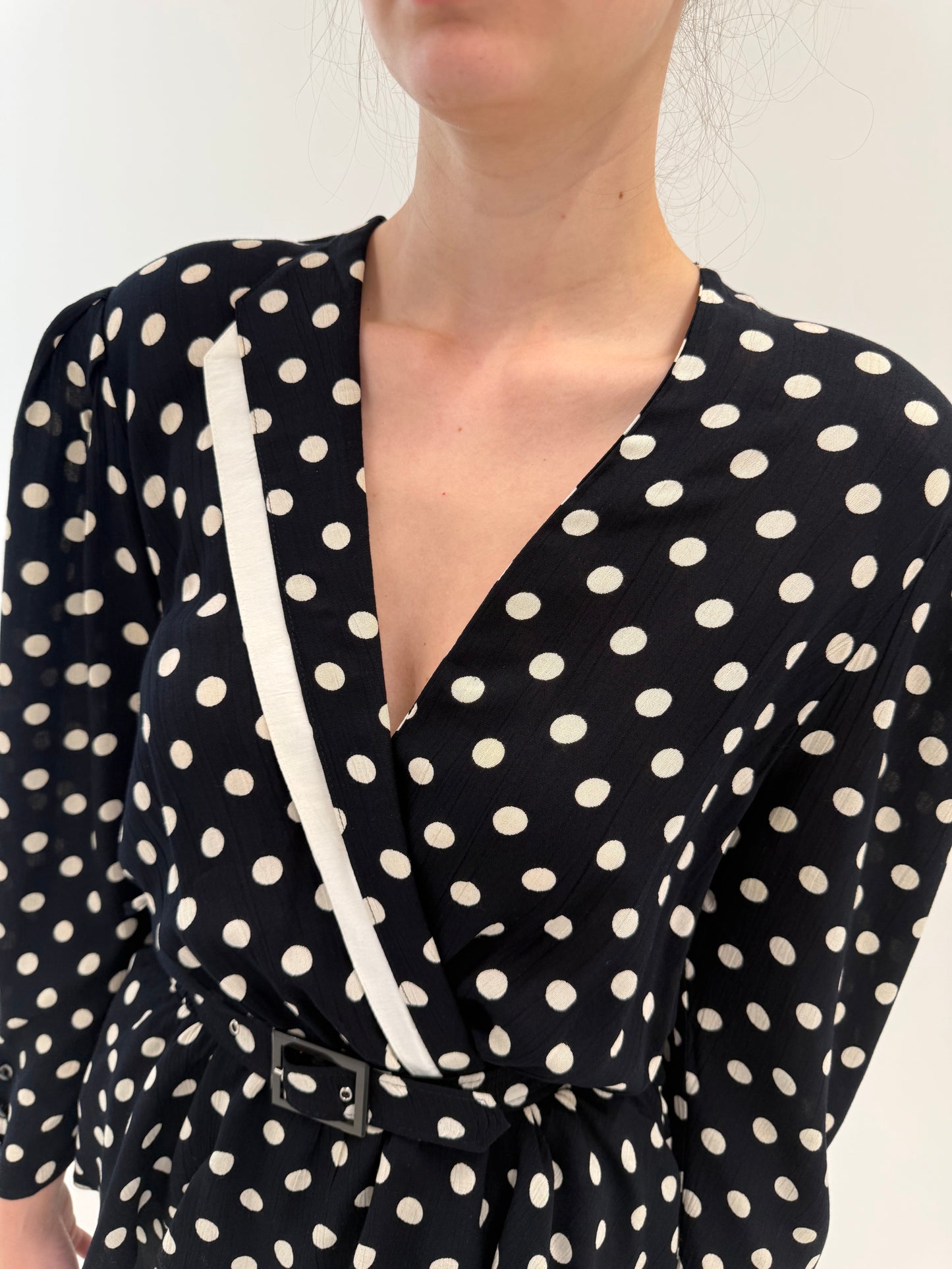 LBD vintage cu buline și peplum cu talie ultra înaltă marcată reglabilă din curea proprie