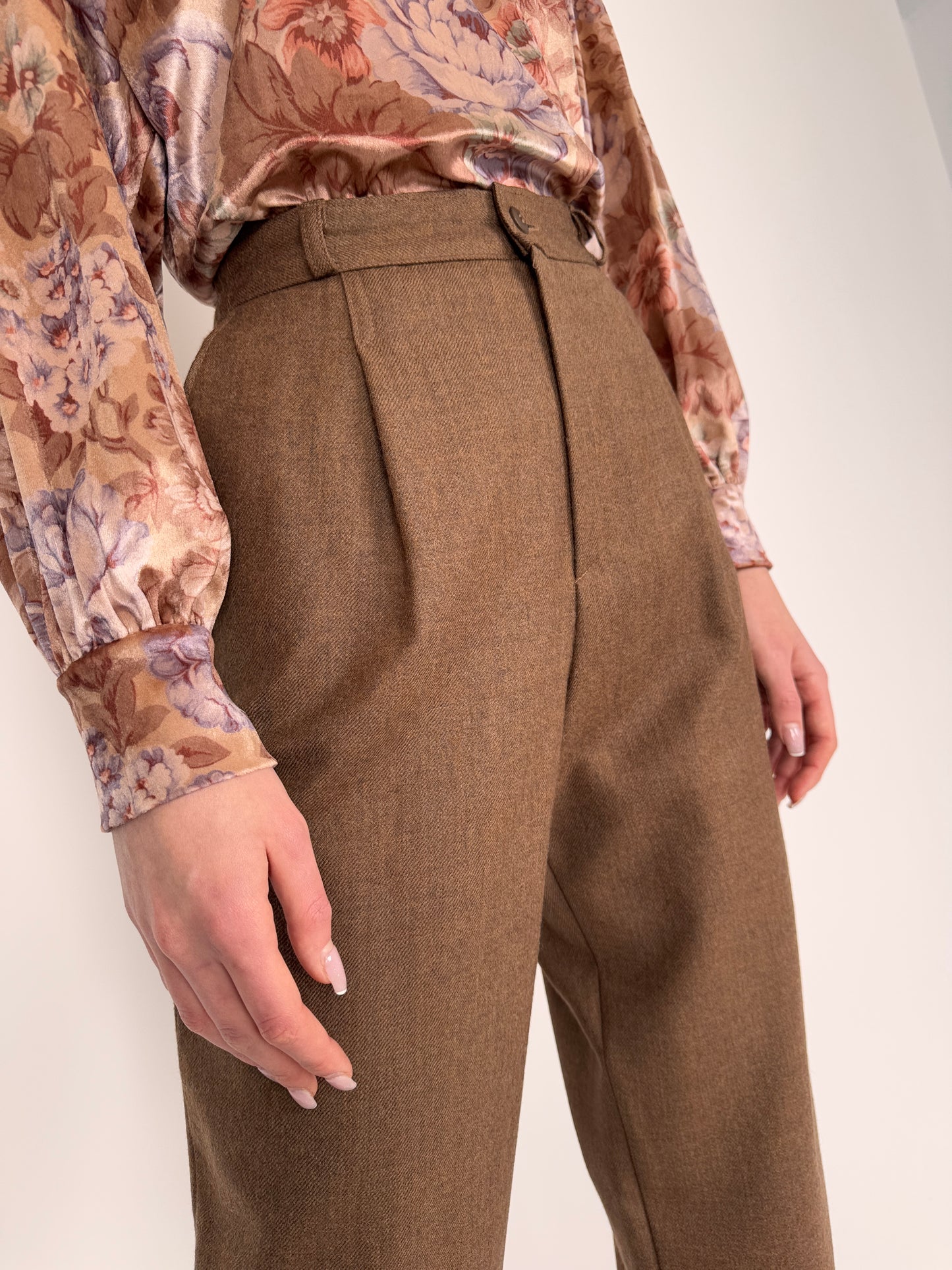 Pantaloni ash brown din stofă plină de lana extrafina cu talie ultra înaltă