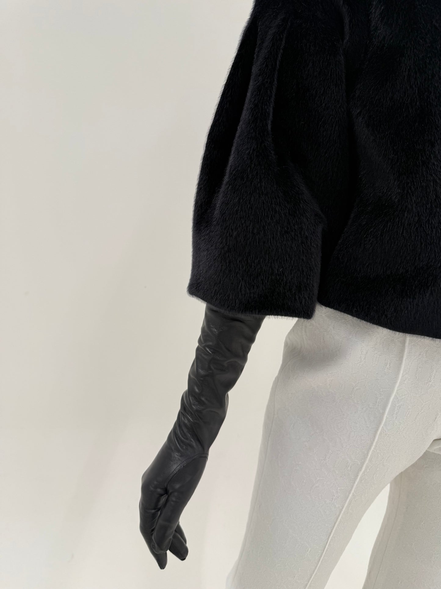 Blană neagră eco în croi stil capa