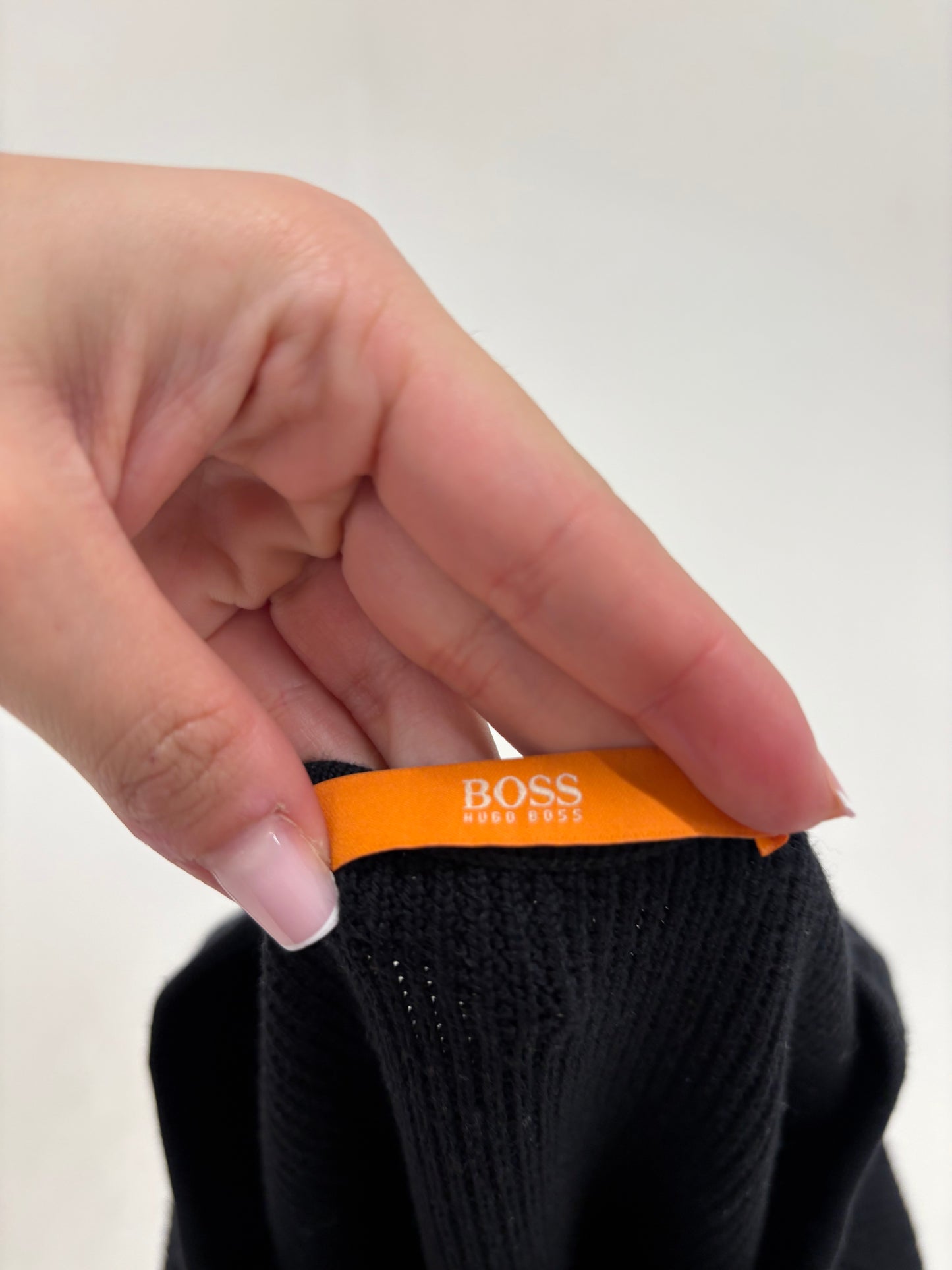 LBD Hugo Boss din tricot gros texturat in croi cambrat midi