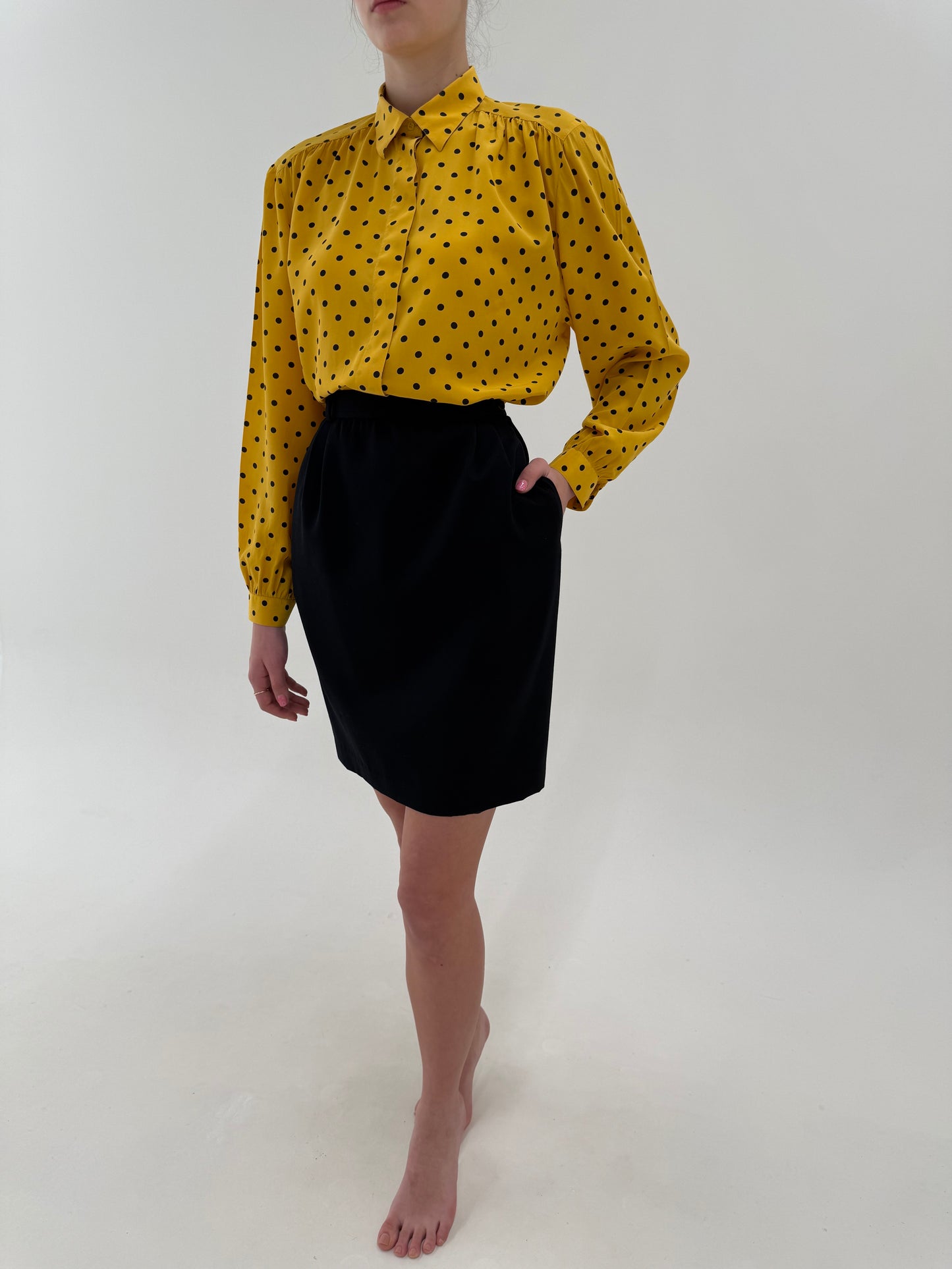 Fusta neagră Valentino cu talie ultra înaltă marcată și pense