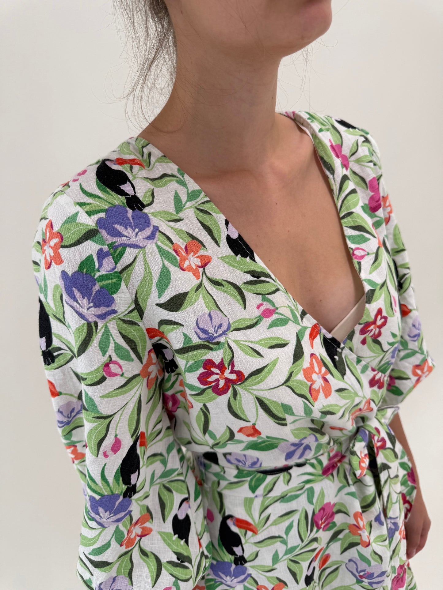 Rochie petrecută din in cu print organic și talie ultra înaltă marcată