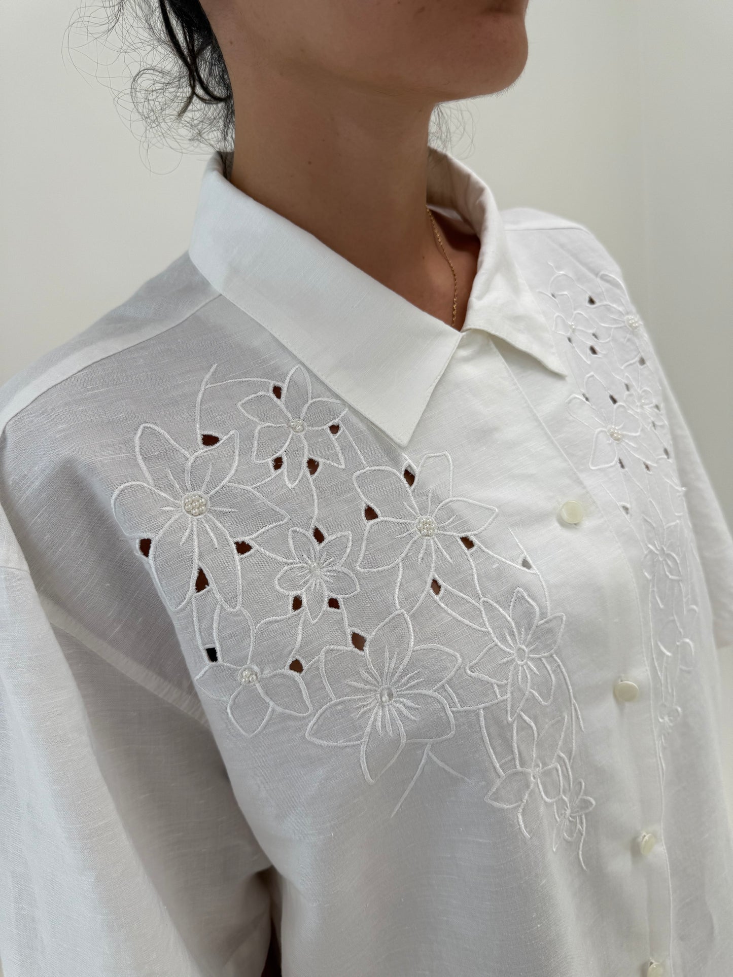 Camasa exceptionala din panza de in și bumbac cu broderie anglaise în croi lung