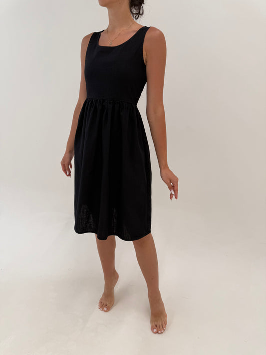 Rochie neagră din in premium handmade în croi minimalist cu buzunare