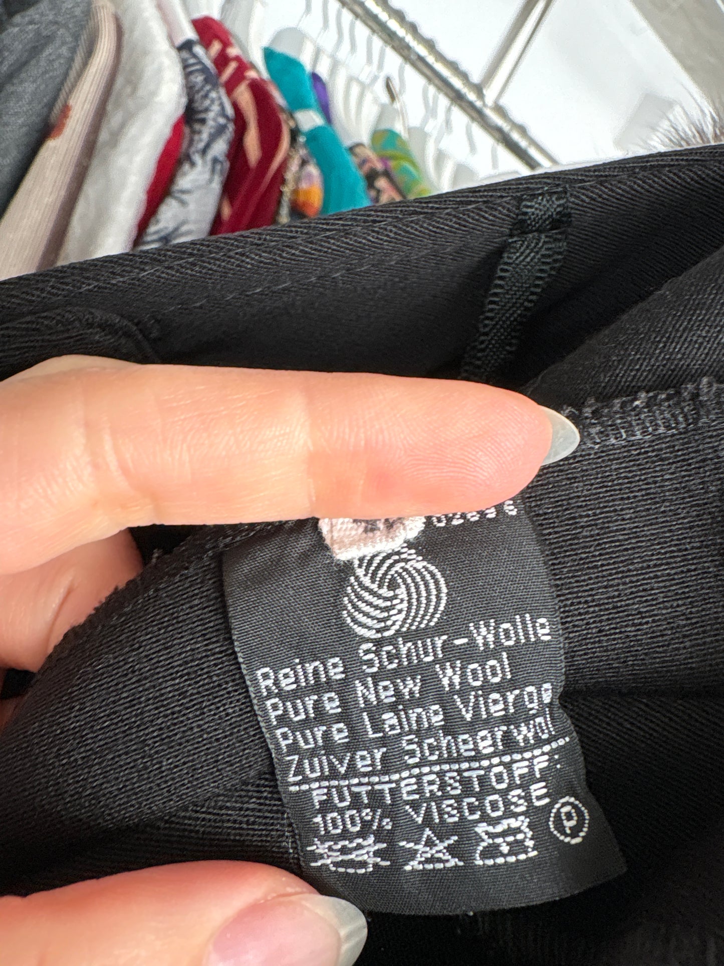 Pantaloni negri din lana plină usor structurată cu talie înaltă