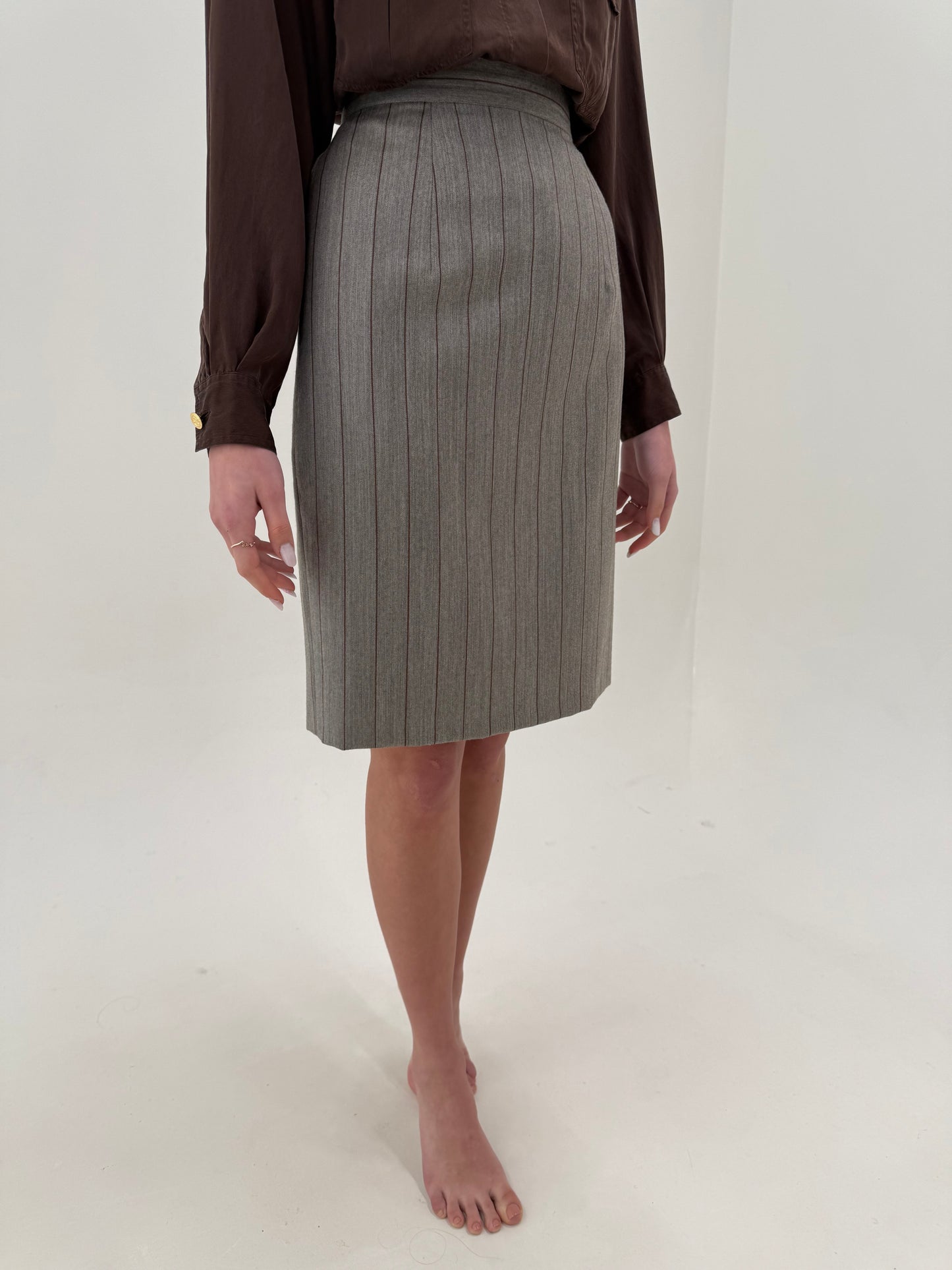 Deux piece din stofă subțire de lana extrafina și cașmir cu dungi fine verticale