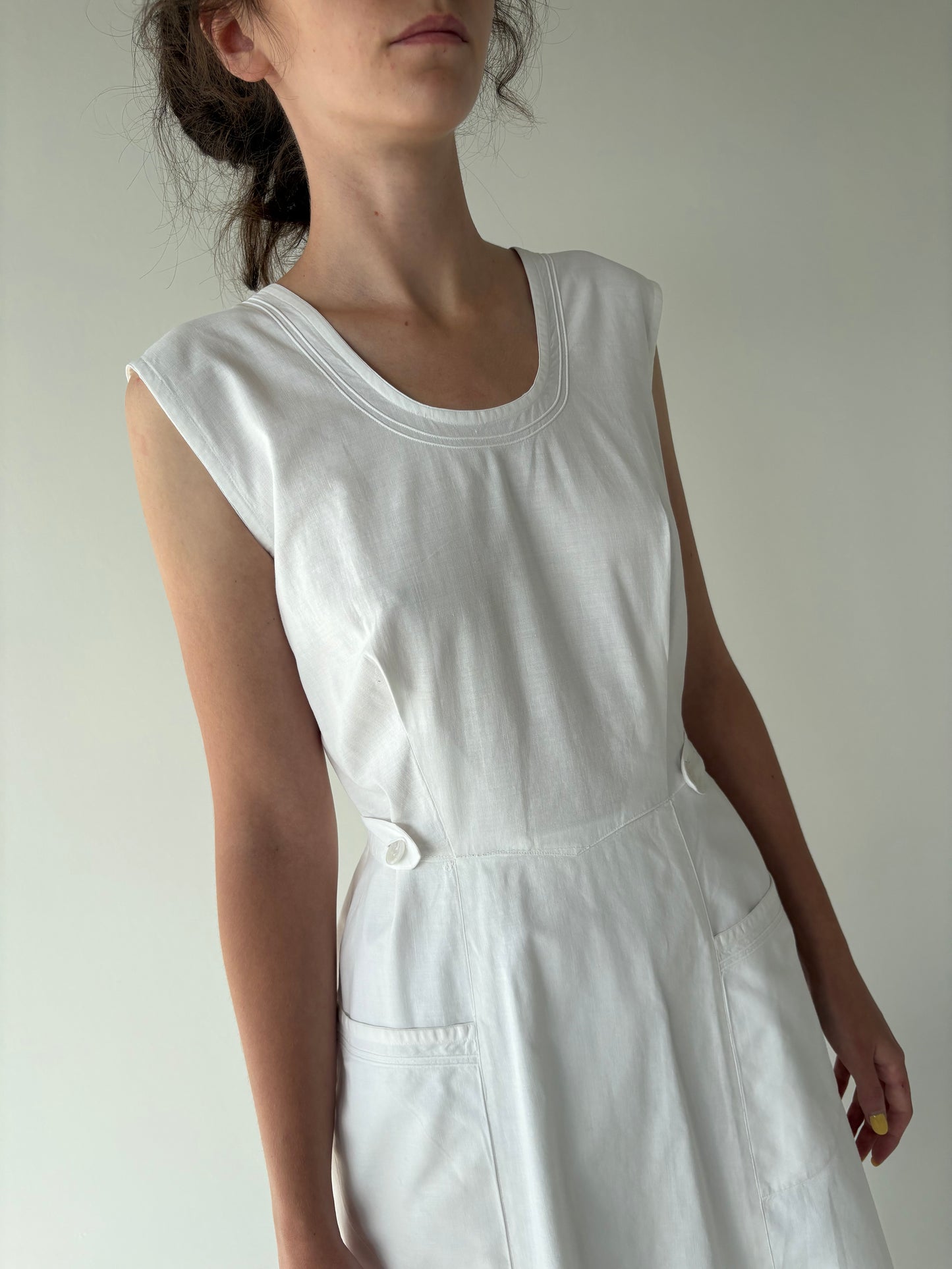 Rochie vintage cu talie marcată în croi petrecut la spate din pânză de bumbac
