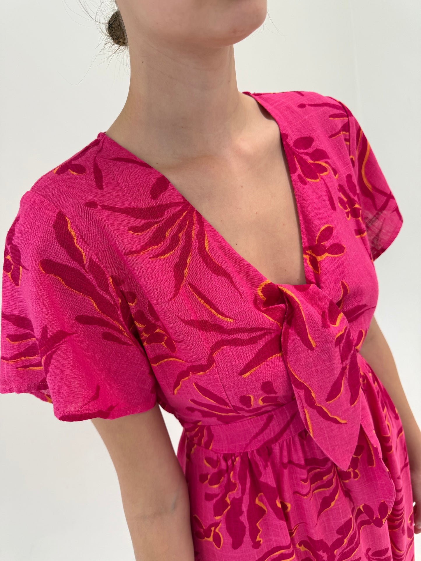 Rochie maxi fucsia din pânză de in cu taie elastică
