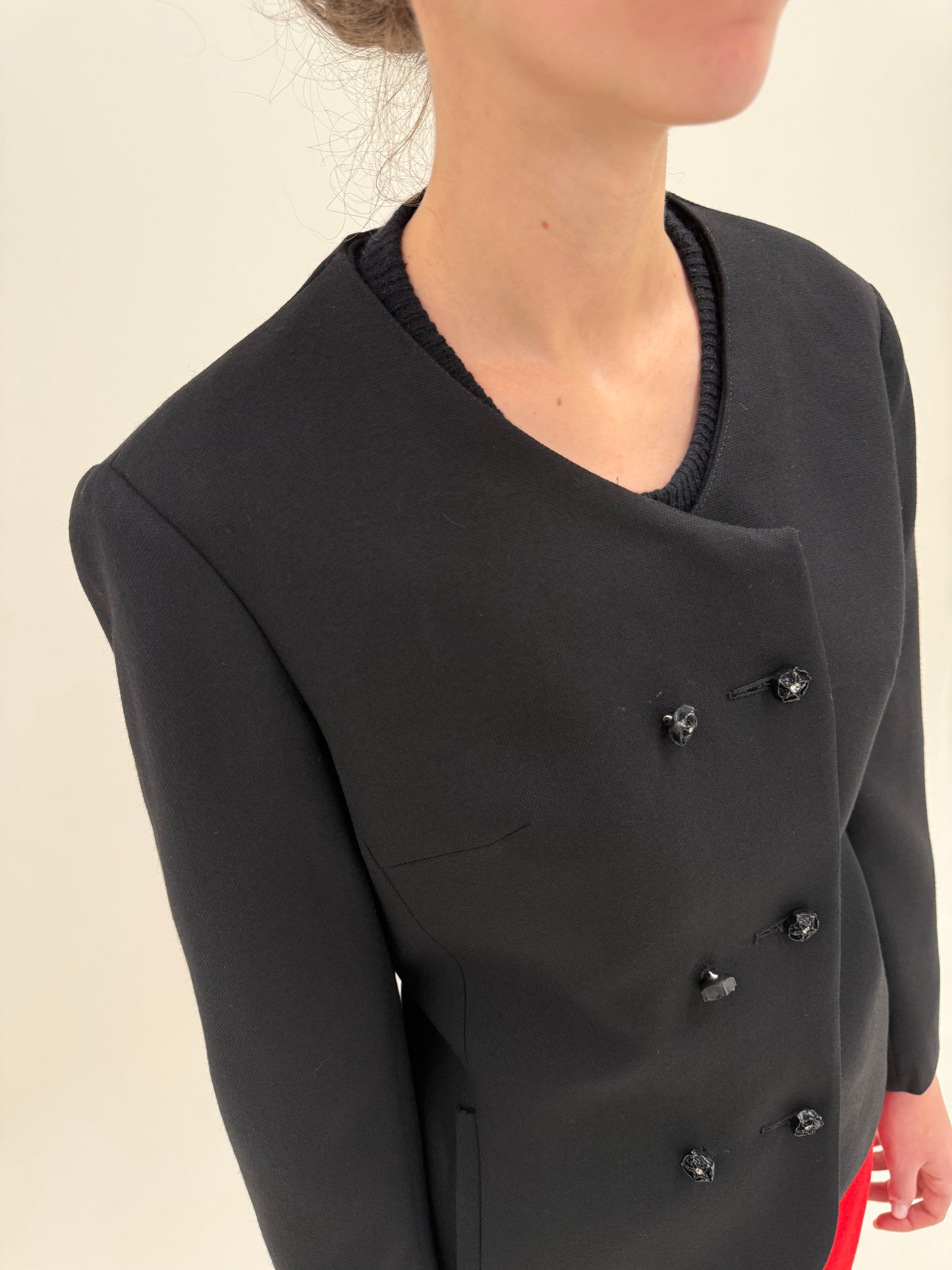 Sacou vintage negru din lana creppe pura certificată în croi minimalist