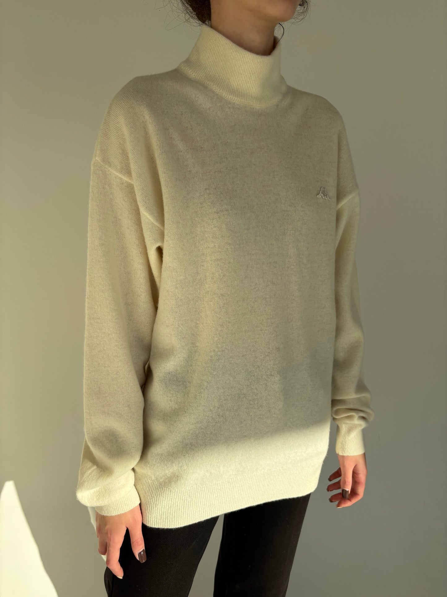 Maletă vintage butter white cu mânecă amplă 80% lana plină extrafina