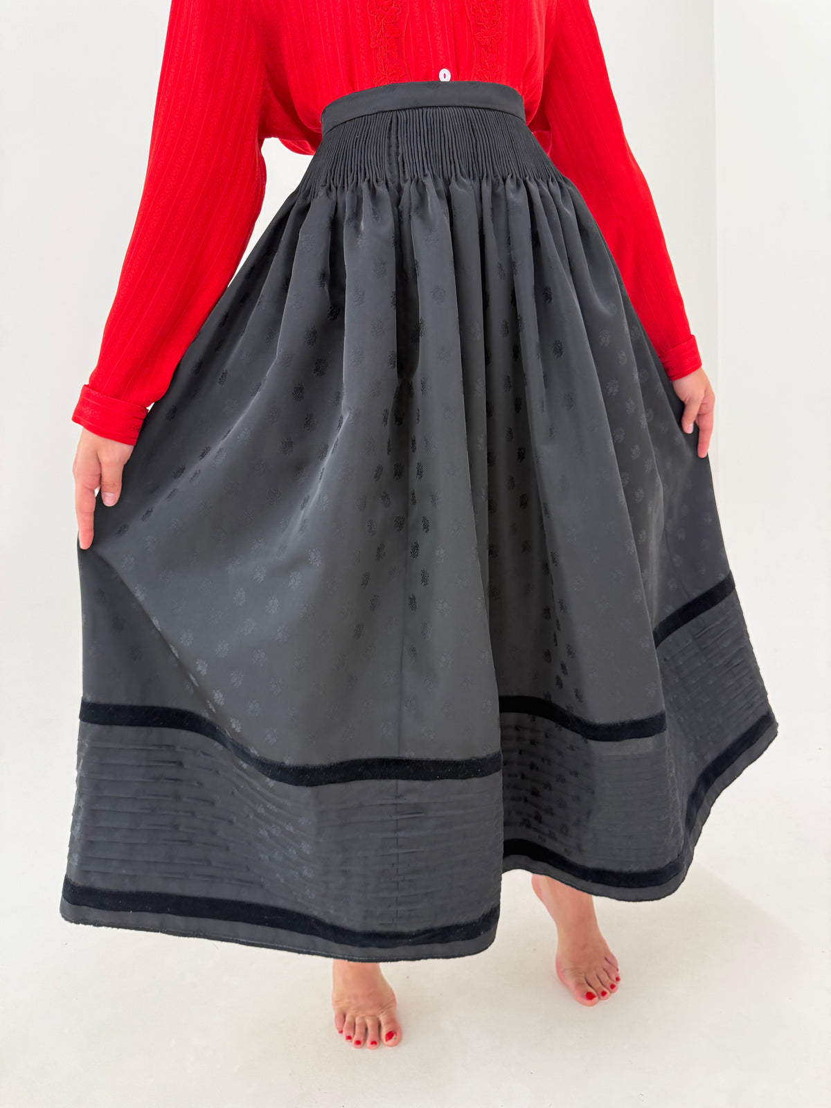 Fustă neagră maxi vintage din jacquard cu lucrătură manuală smocking de la zi la seară