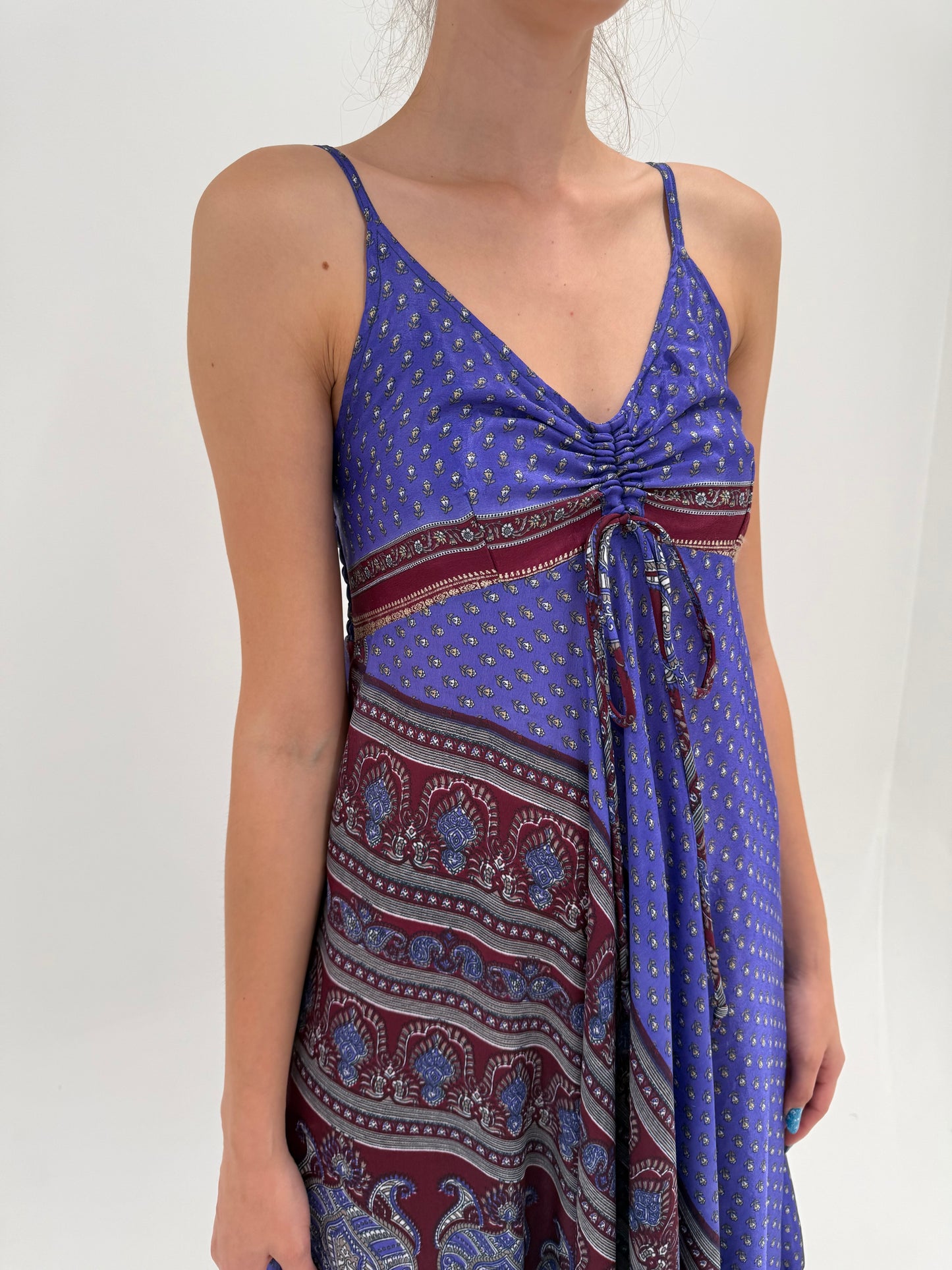 Rochie maxi boho în combinație superbă de culori cu spate elastic
