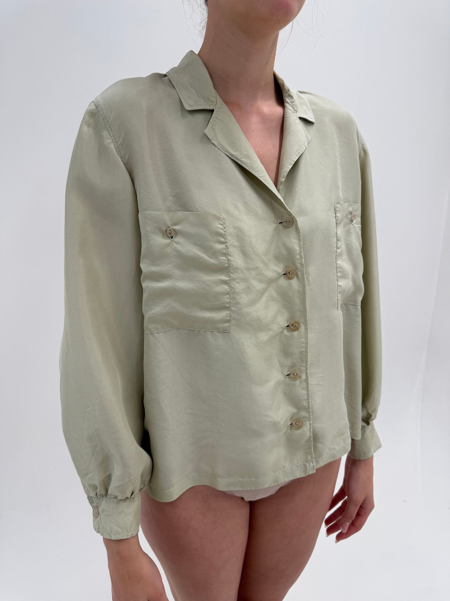 Cămașa petite din mătase naturală light Sage green in croi amplu
