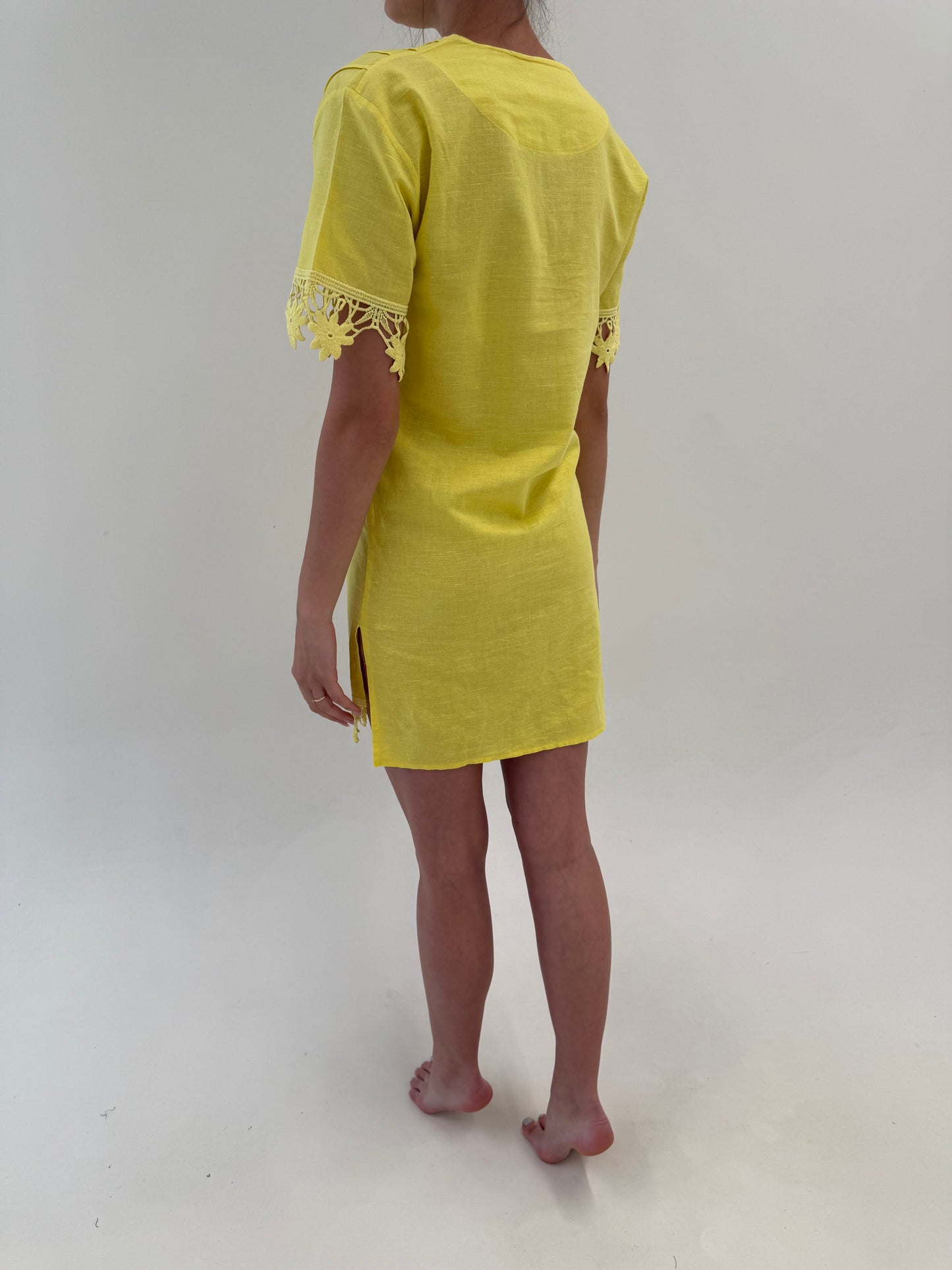Rochie mini de plajă lemon green cu dantelă macrame din in premium