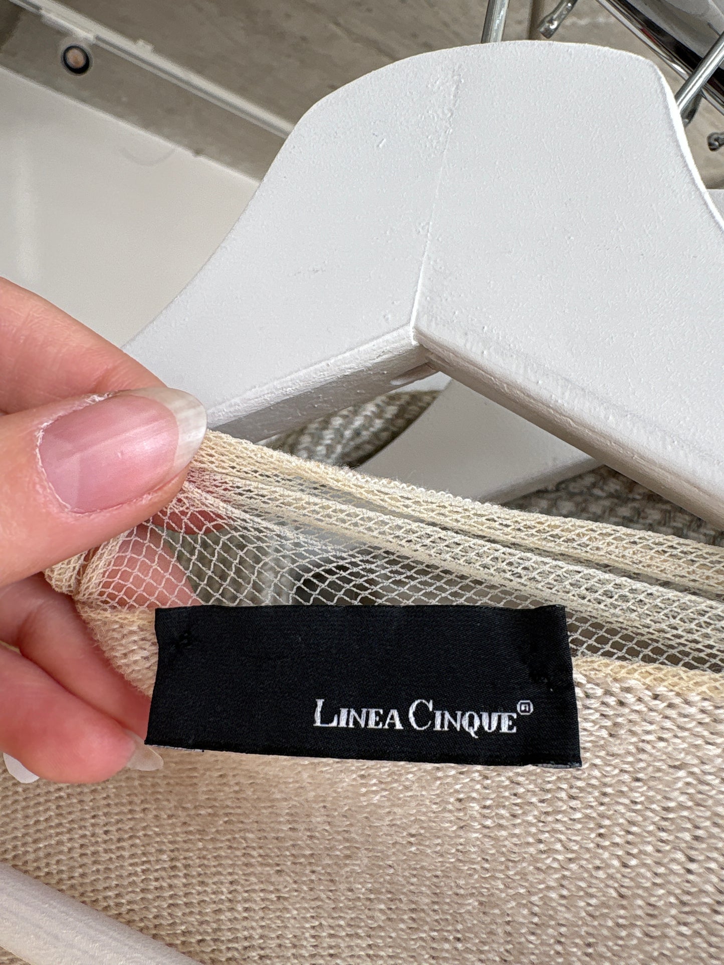 Pulover high end petrecut light nude din lana merino extrafina de gramaj mare