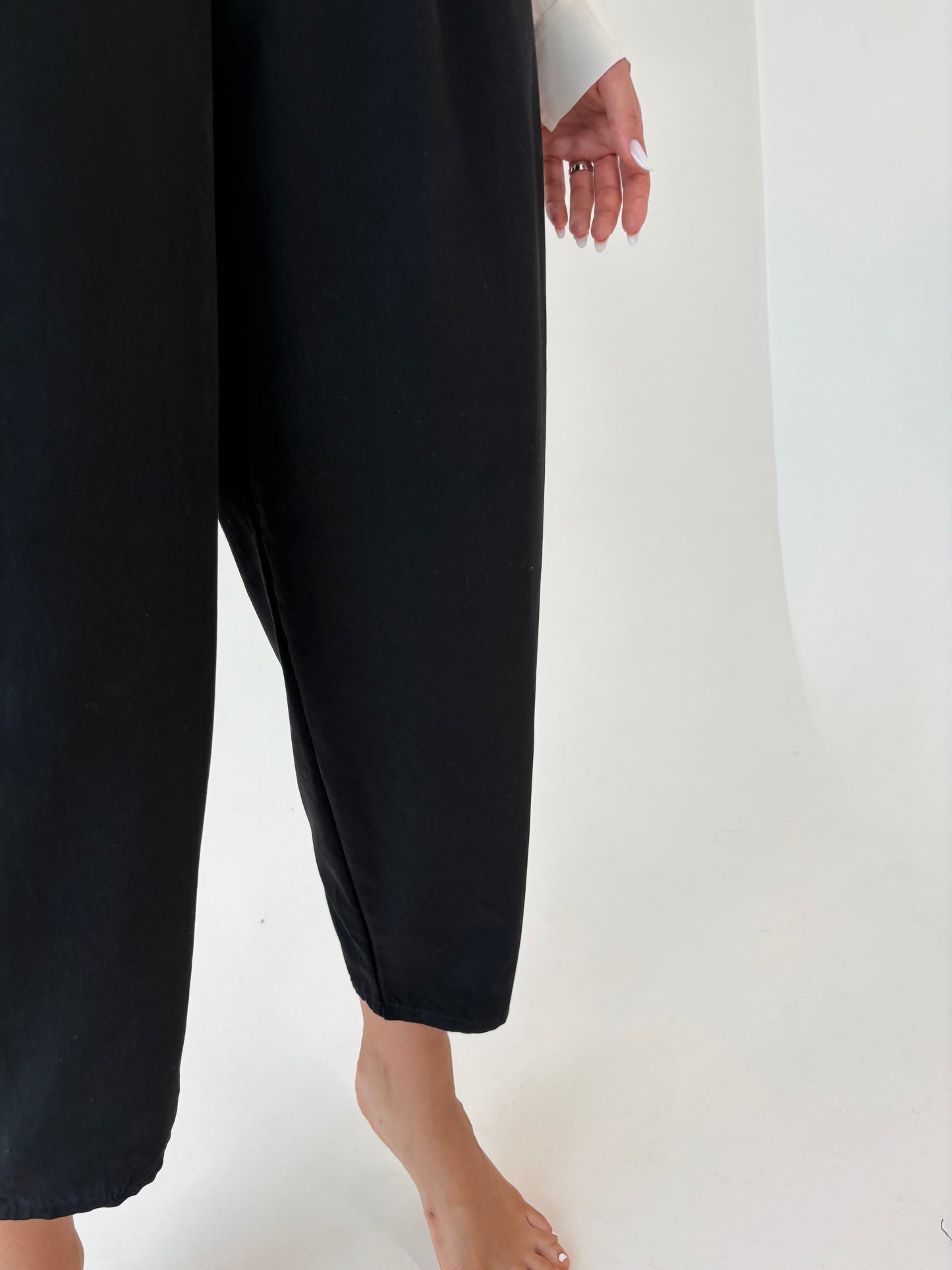 Pantaloni baloon vintage negri cu talie ultra înaltă și pense din stofita