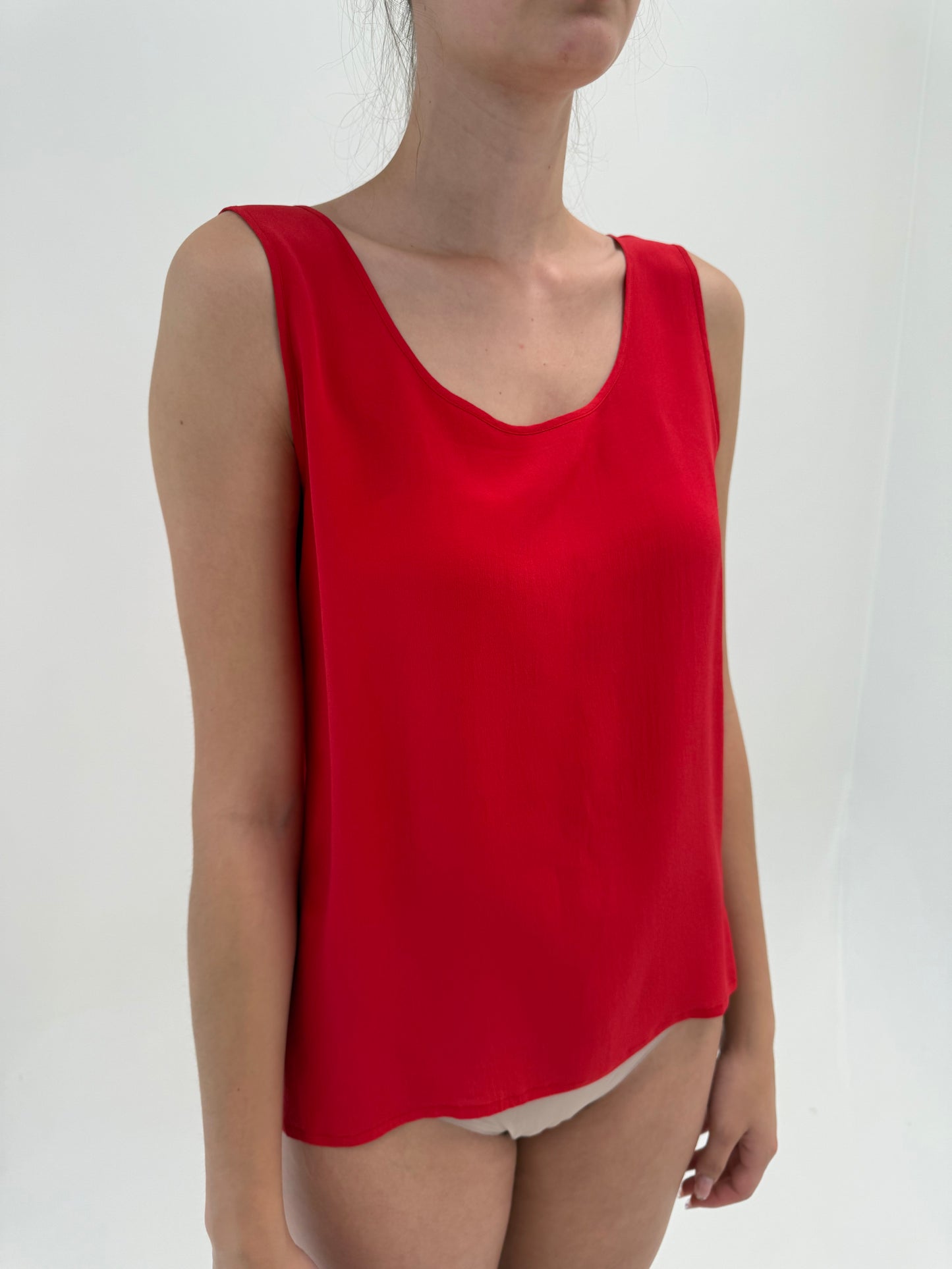 Top din mătase naturală în croi minimalist cherry red