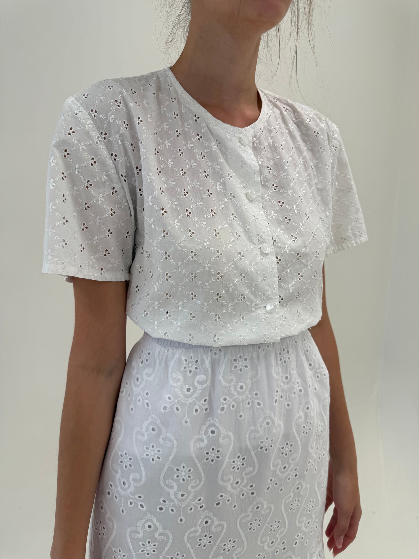 Top vintage din bumbac premium integral cu broderie anglaise