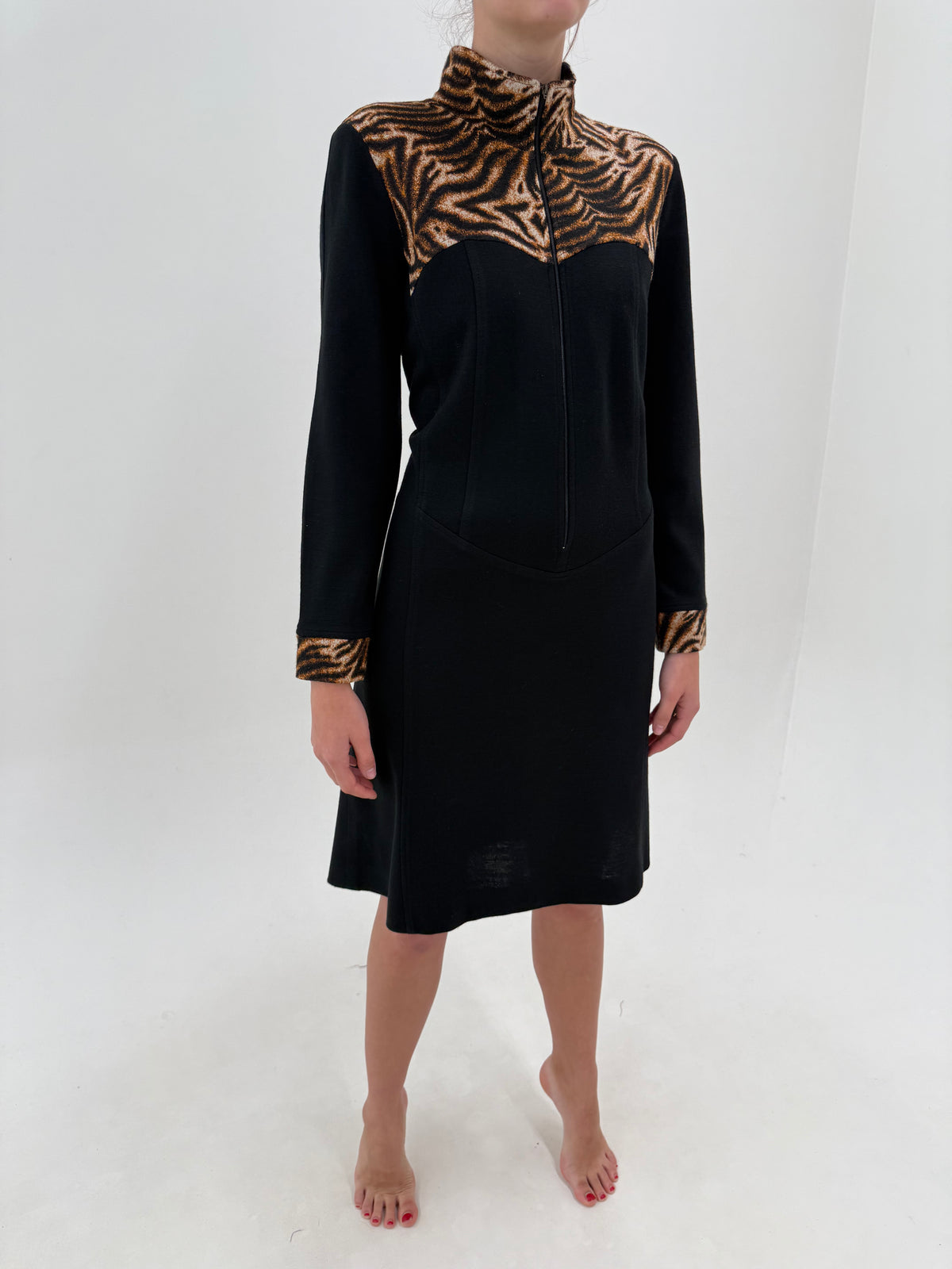 Rochie vintage neagră cu animal print și influențe super chic ușor casual din tricot de lana