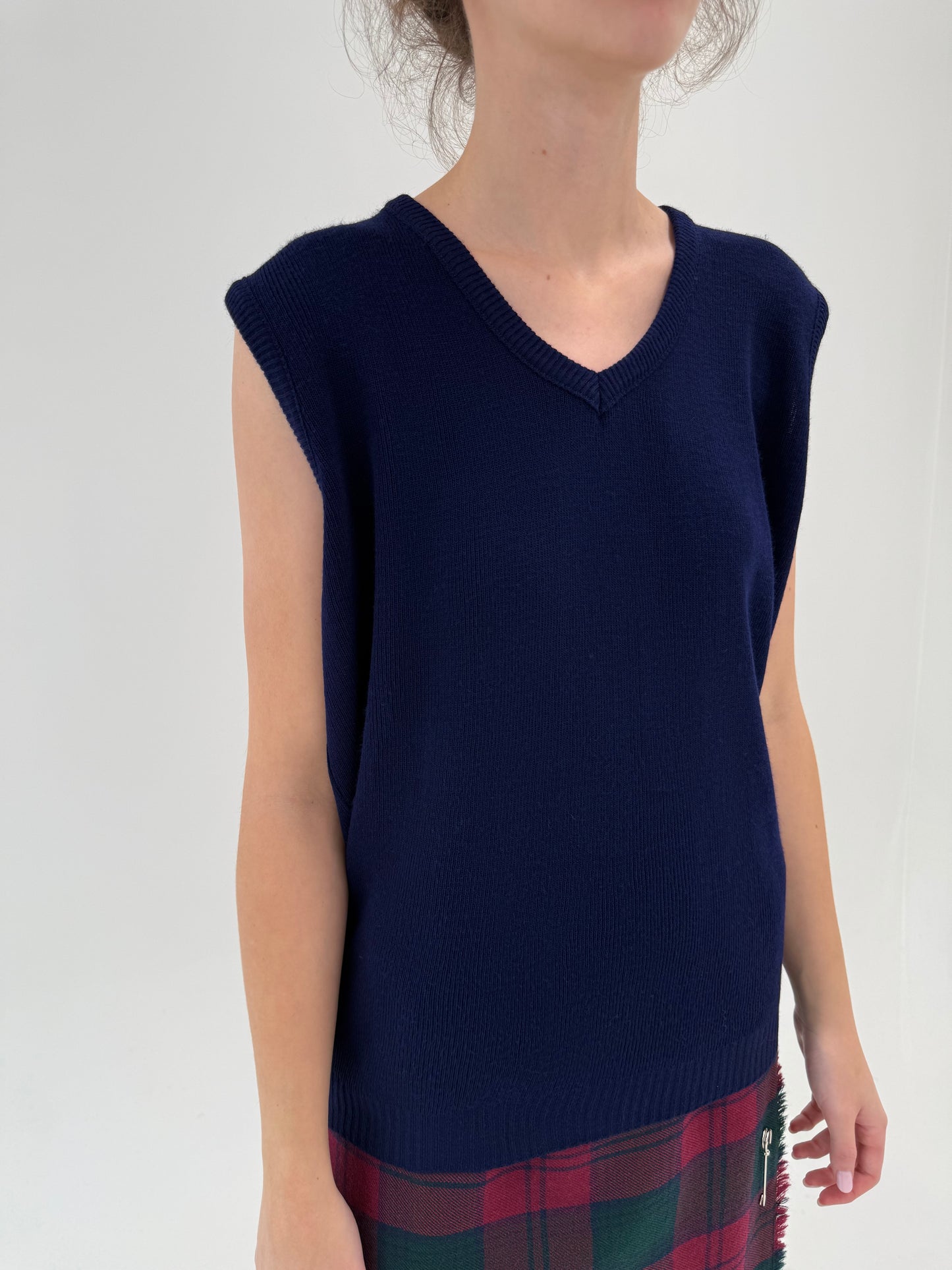 Top/ vesta italiană albastru cerneală din lana extrafina în anchior