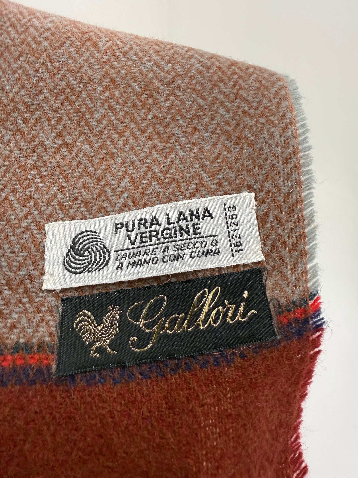 Fular în carouri din lana plină extrafina pura certificată