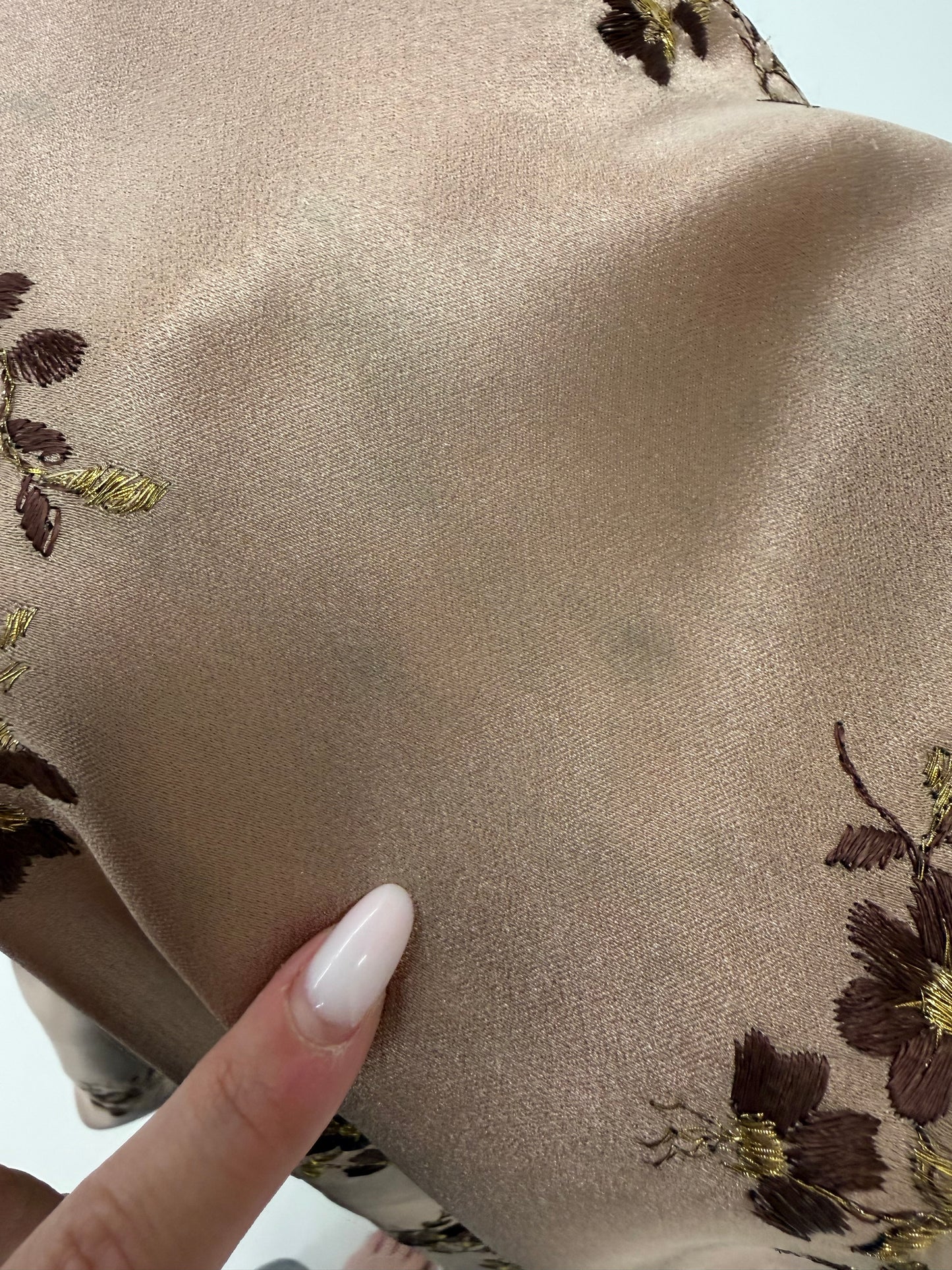 Rochie vintage anii 50 soft bronze integral brodată cu corsaj din twill de mătase naturală