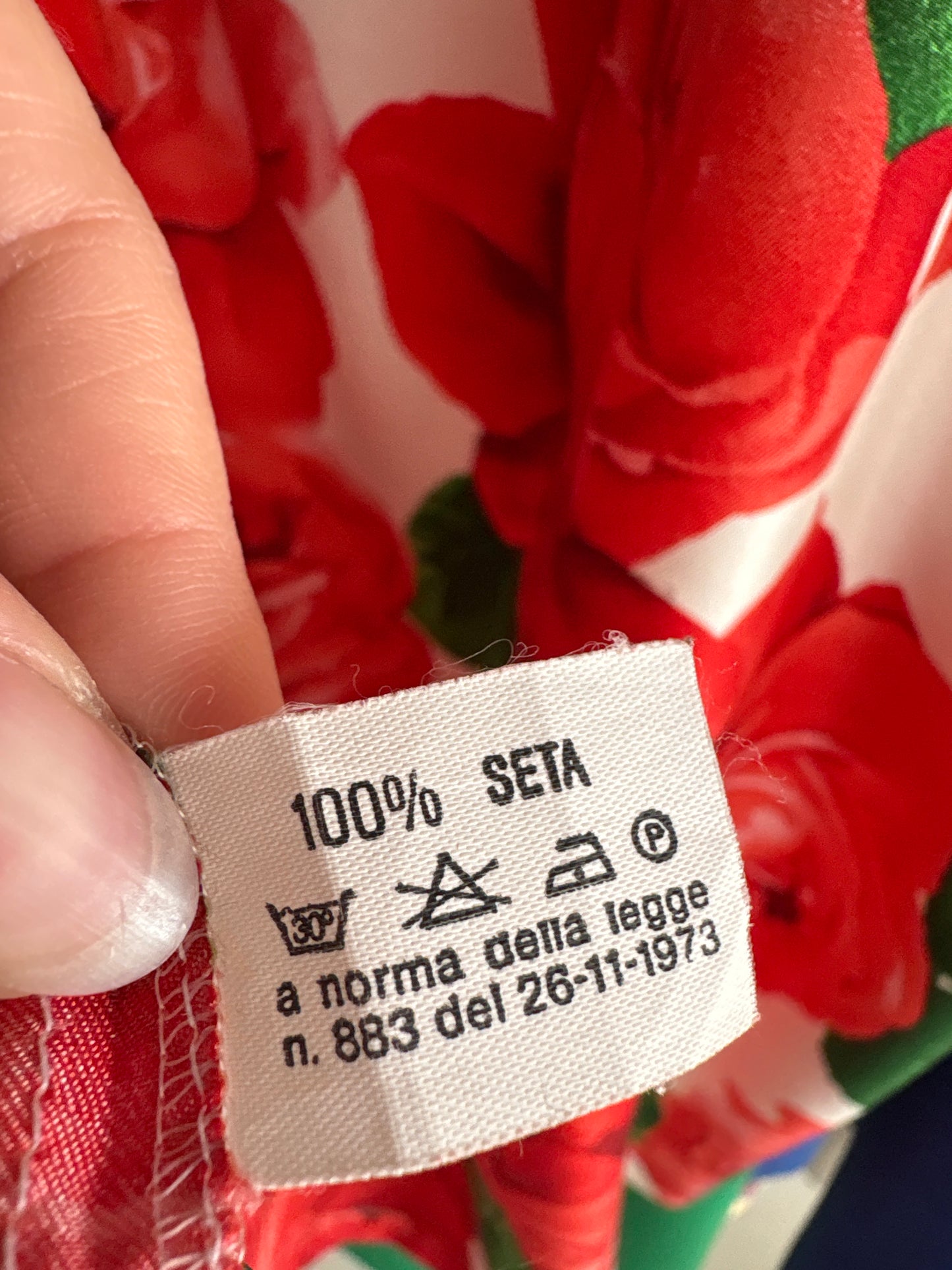 Top cu print floral superb cu maci din mătase naturală în croi minimalist