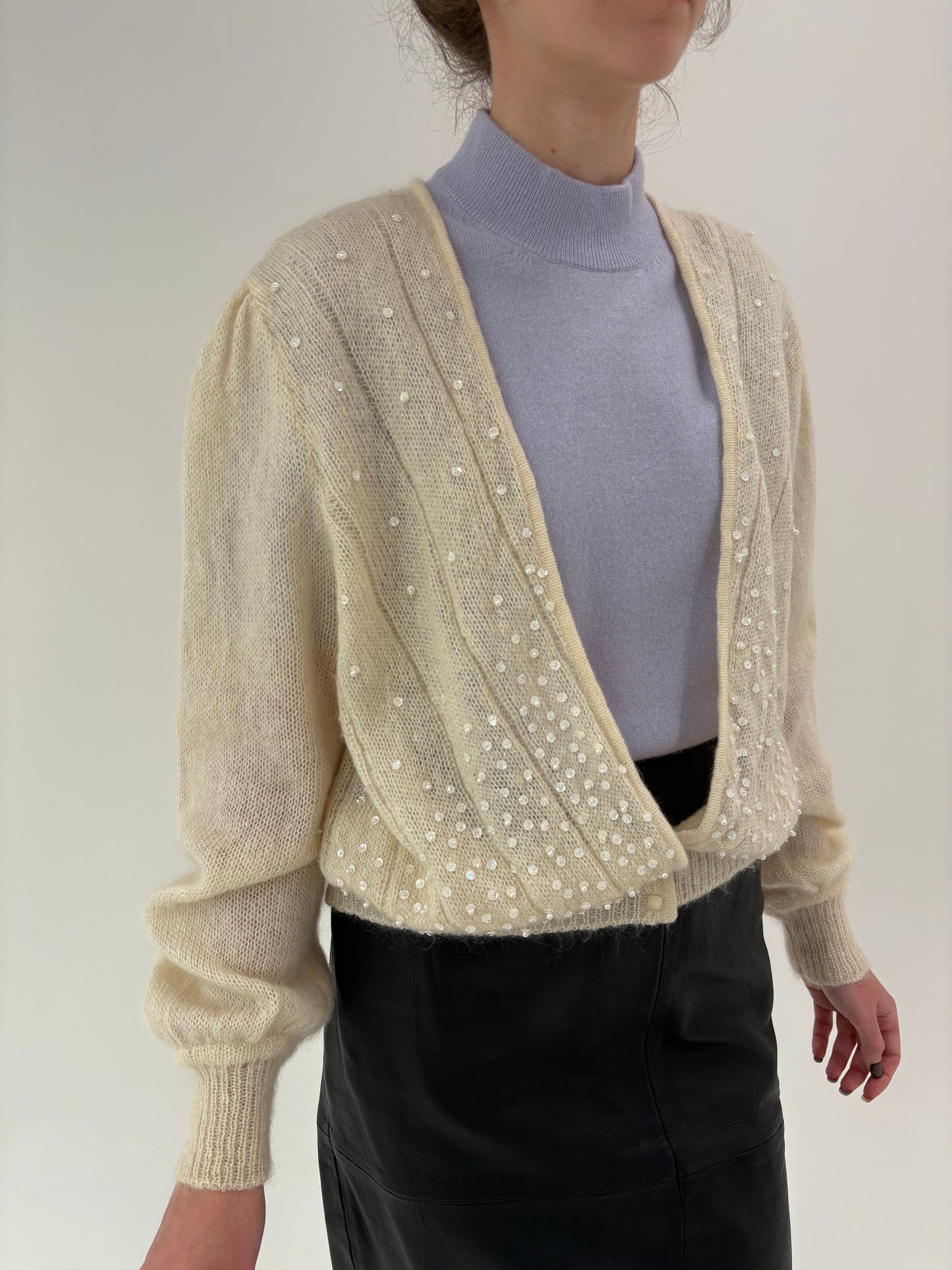 Cardigan vintage bijuterie din baby mohair cu aplicații manuale delicate