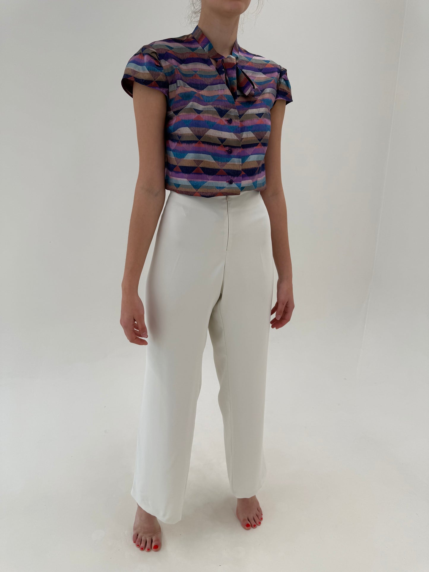 Pantaloni off white de la business la seara în croi drept