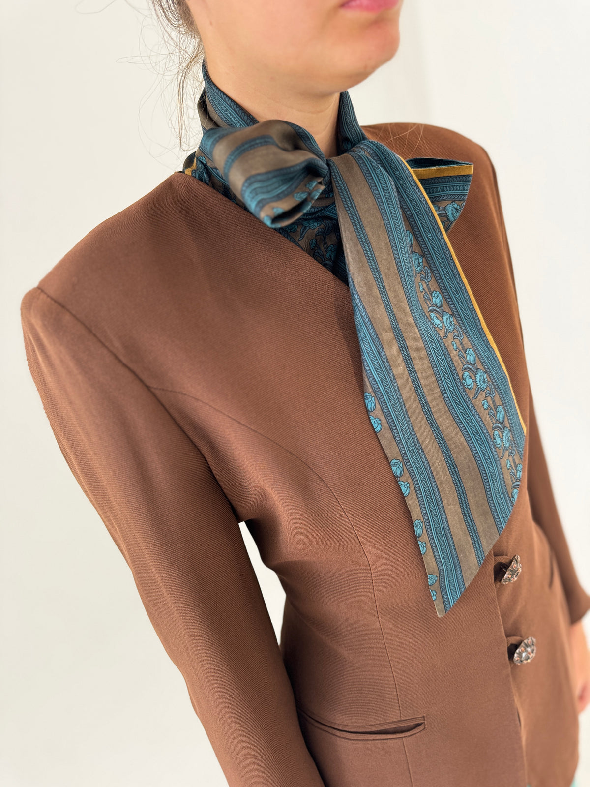 Sacou luxury vintage Pierre Cardin din faille chocolate brown cu nasturi bijuterie
