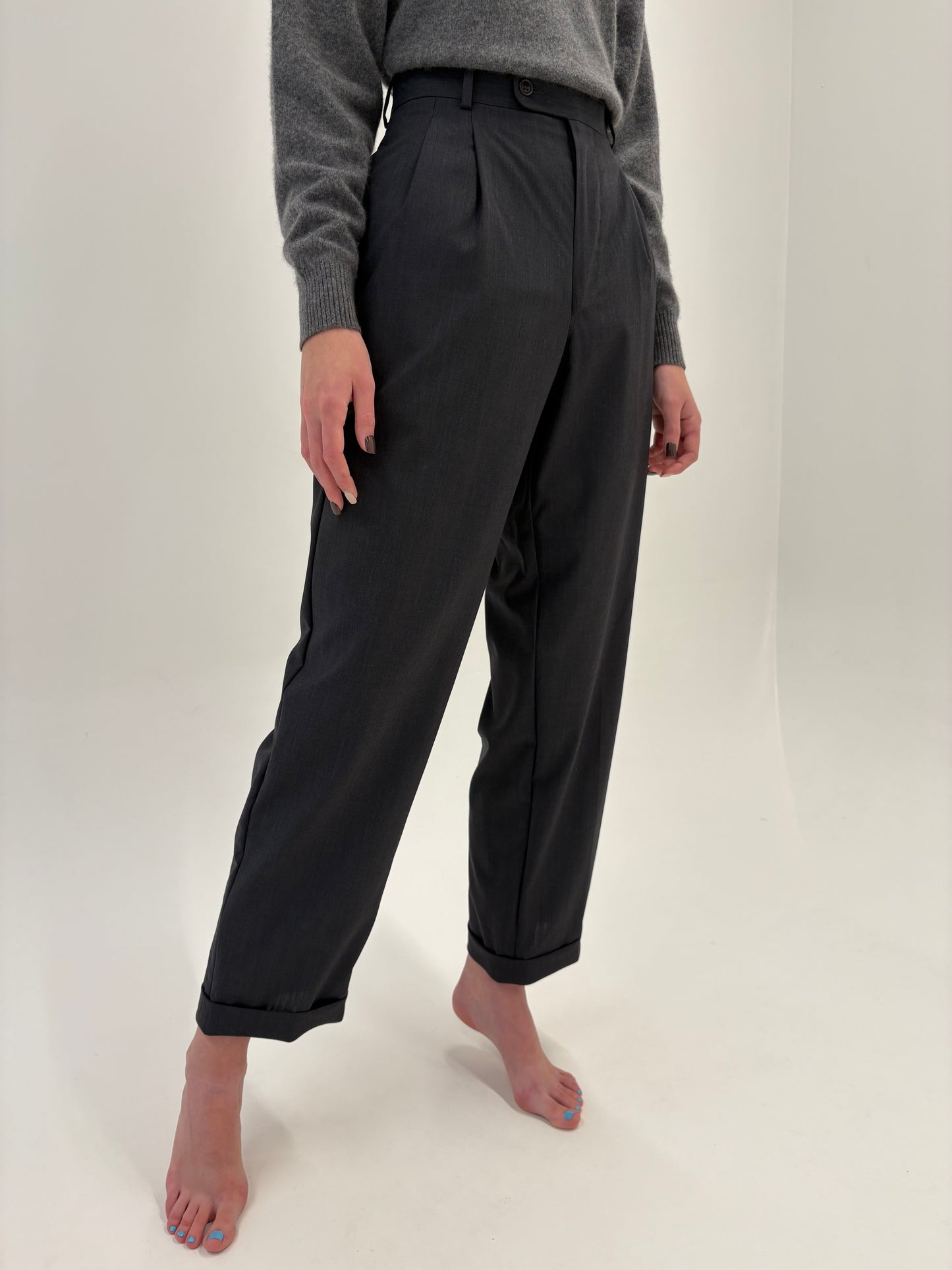 Pantaloni charcoal gray cu talie ultra înaltă si pense din lana extrafina