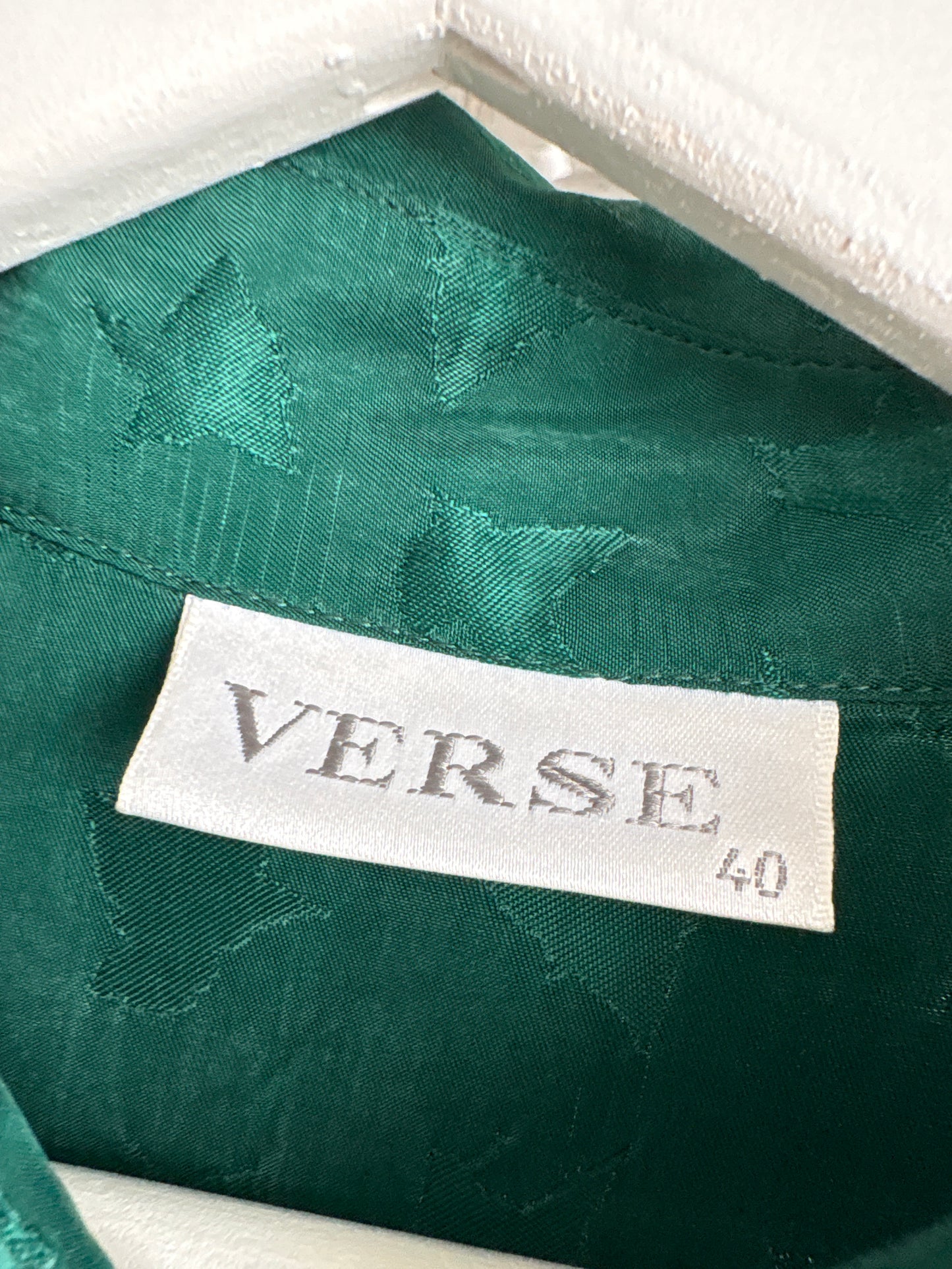 Costum super vaporos pine green din cupro cu overshirt și pantaloni cu talie ultra înaltă