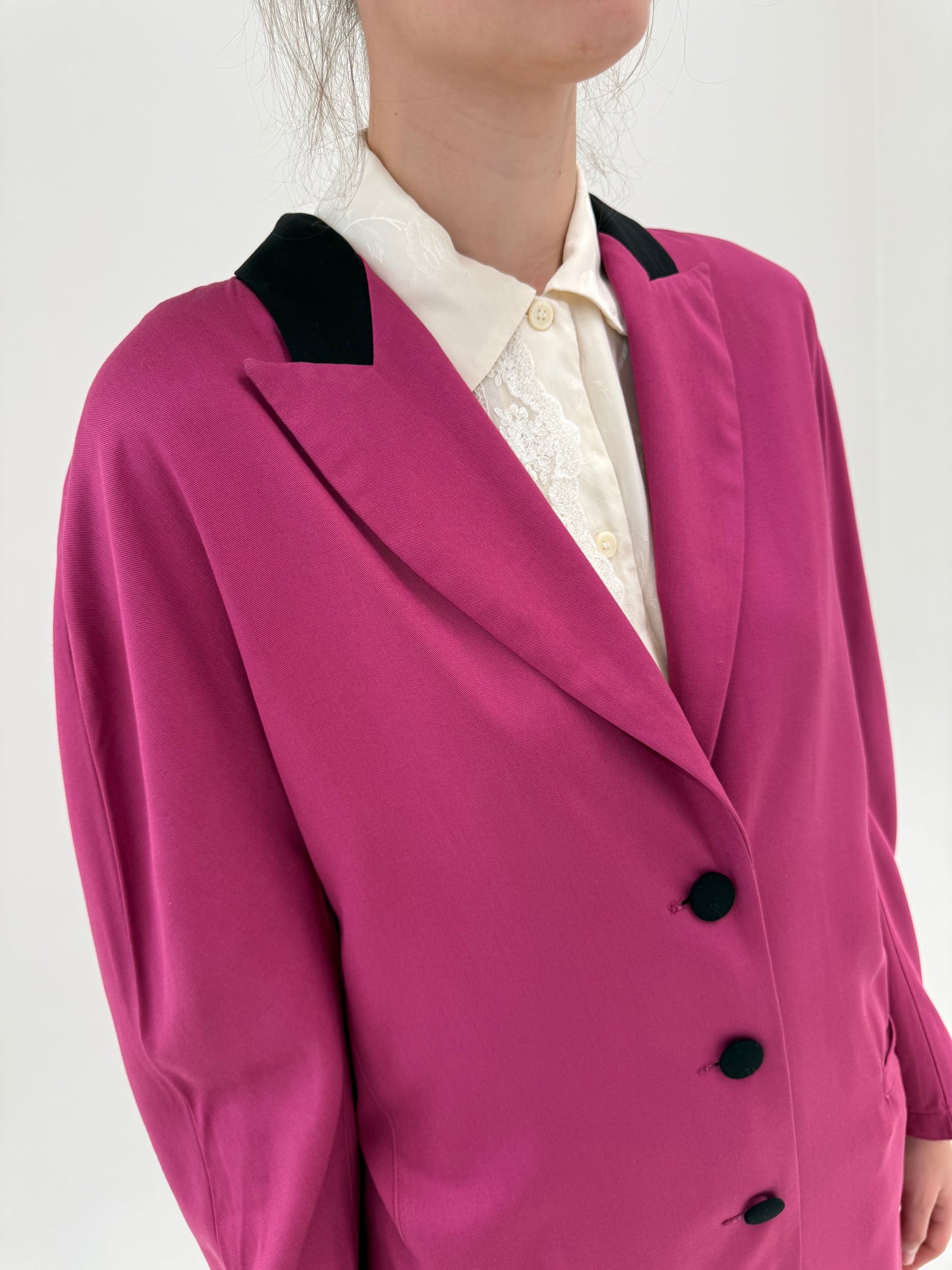 Deux piece dark fucsia de vară cu sacou ușor cambrat și pantaloni cu pense