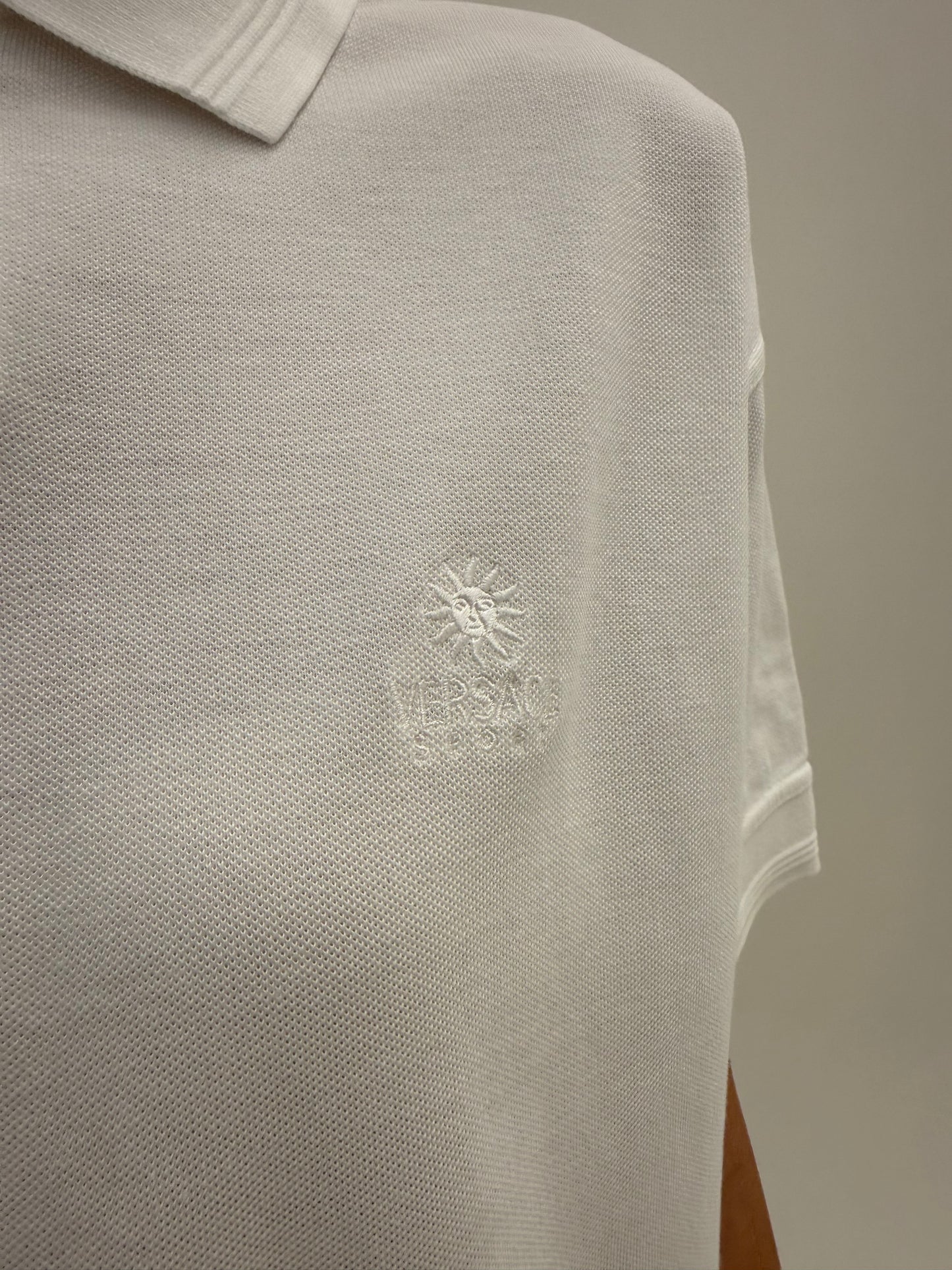 Top polo Versace cu influențe casual din bumbac excepțional