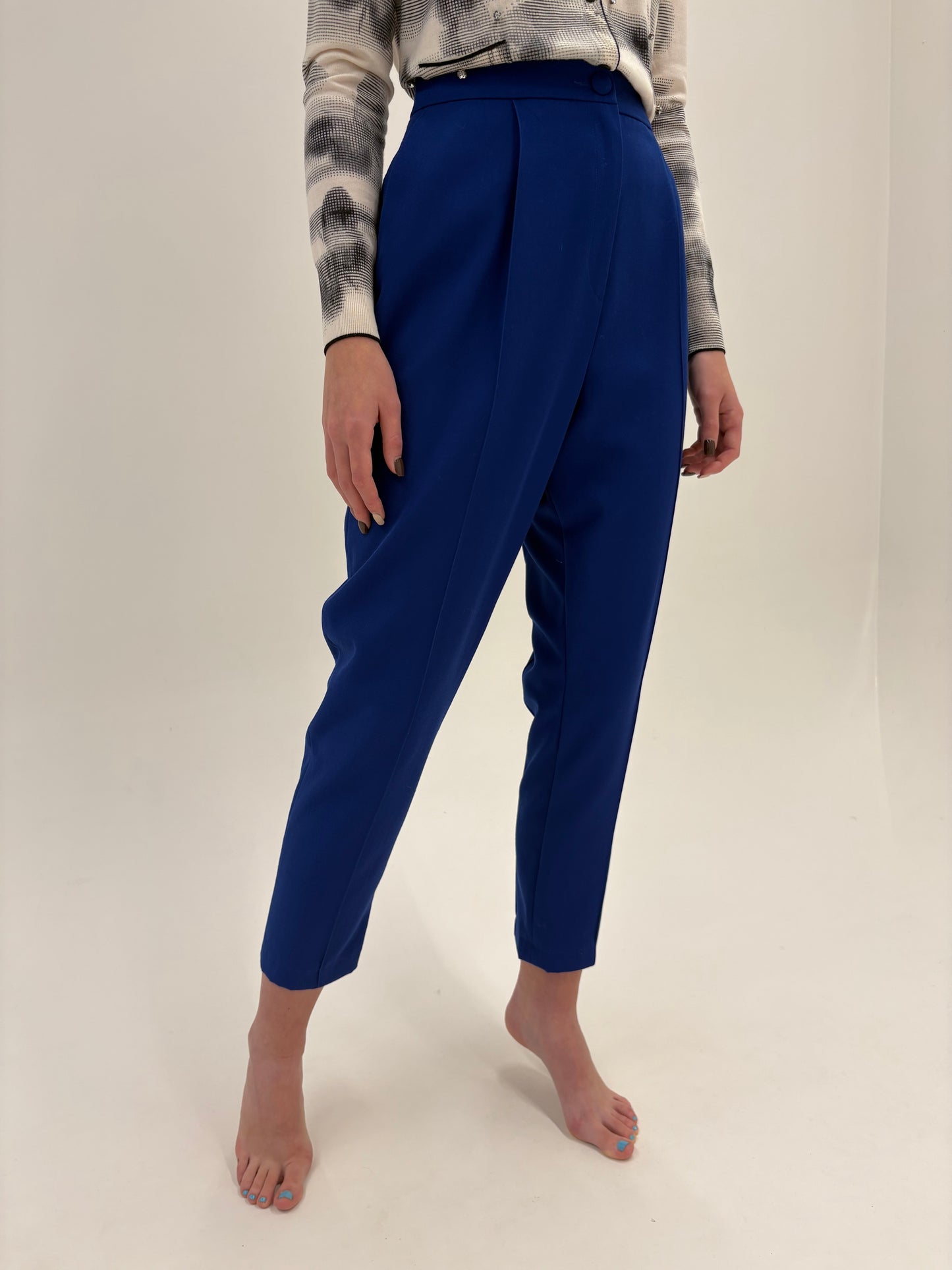 Pantaloni albastru regal cu talie ultra înaltă și pense din lana extrafina