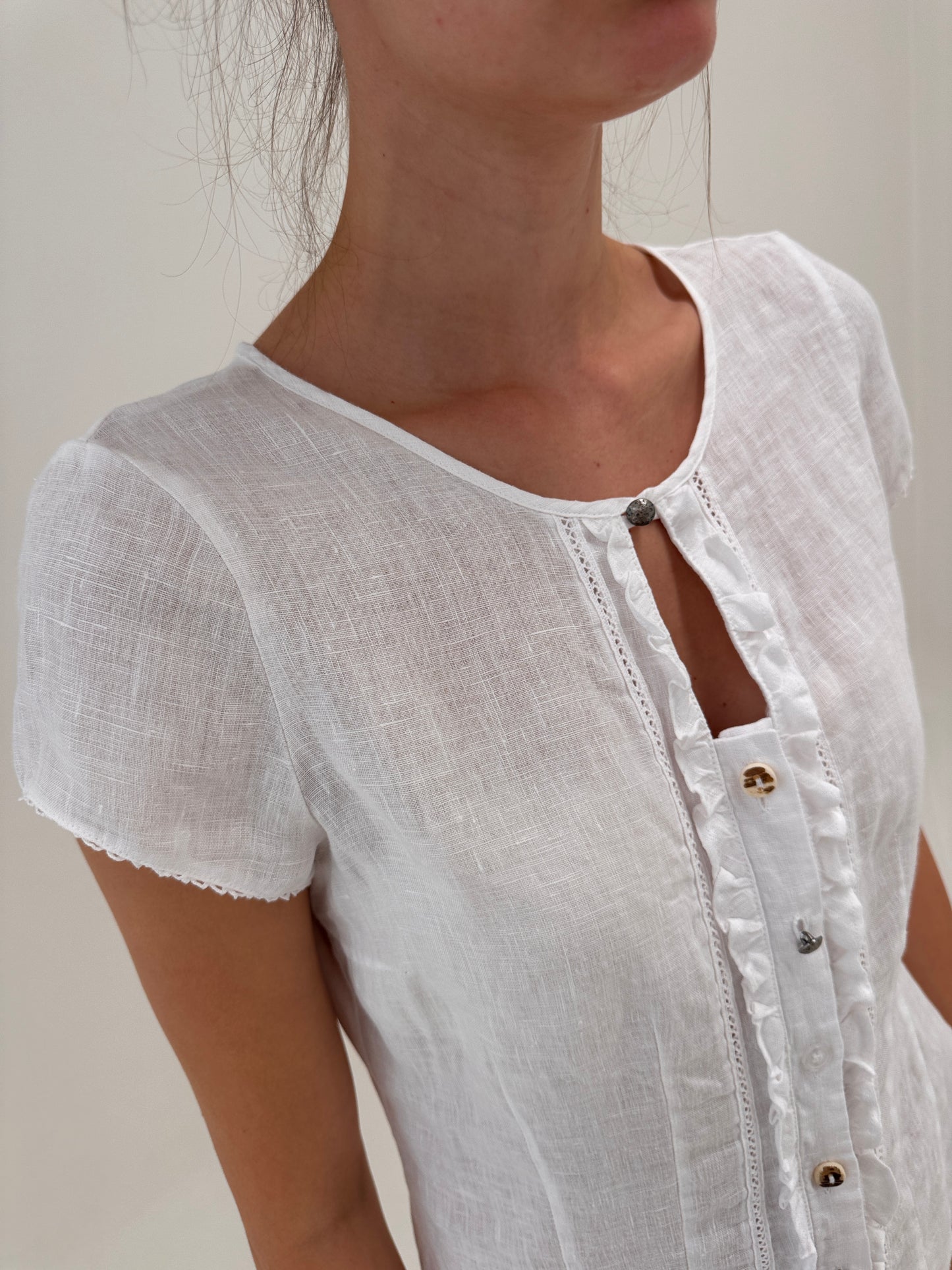 Top vintage ușor cambrat din in excepțional în croi chic ultra feminin
