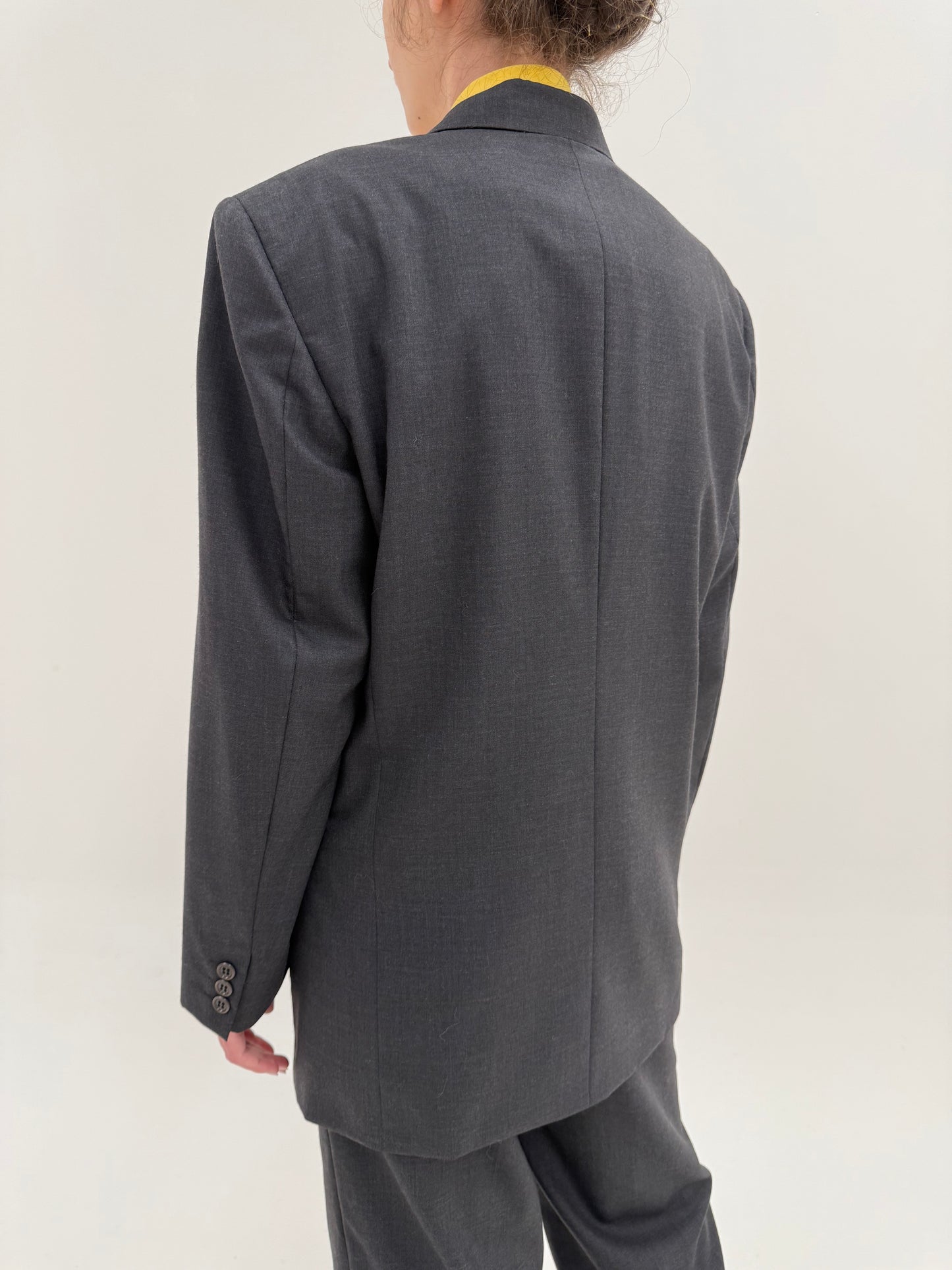 Costum Valentino în croi actual din lana extrafina