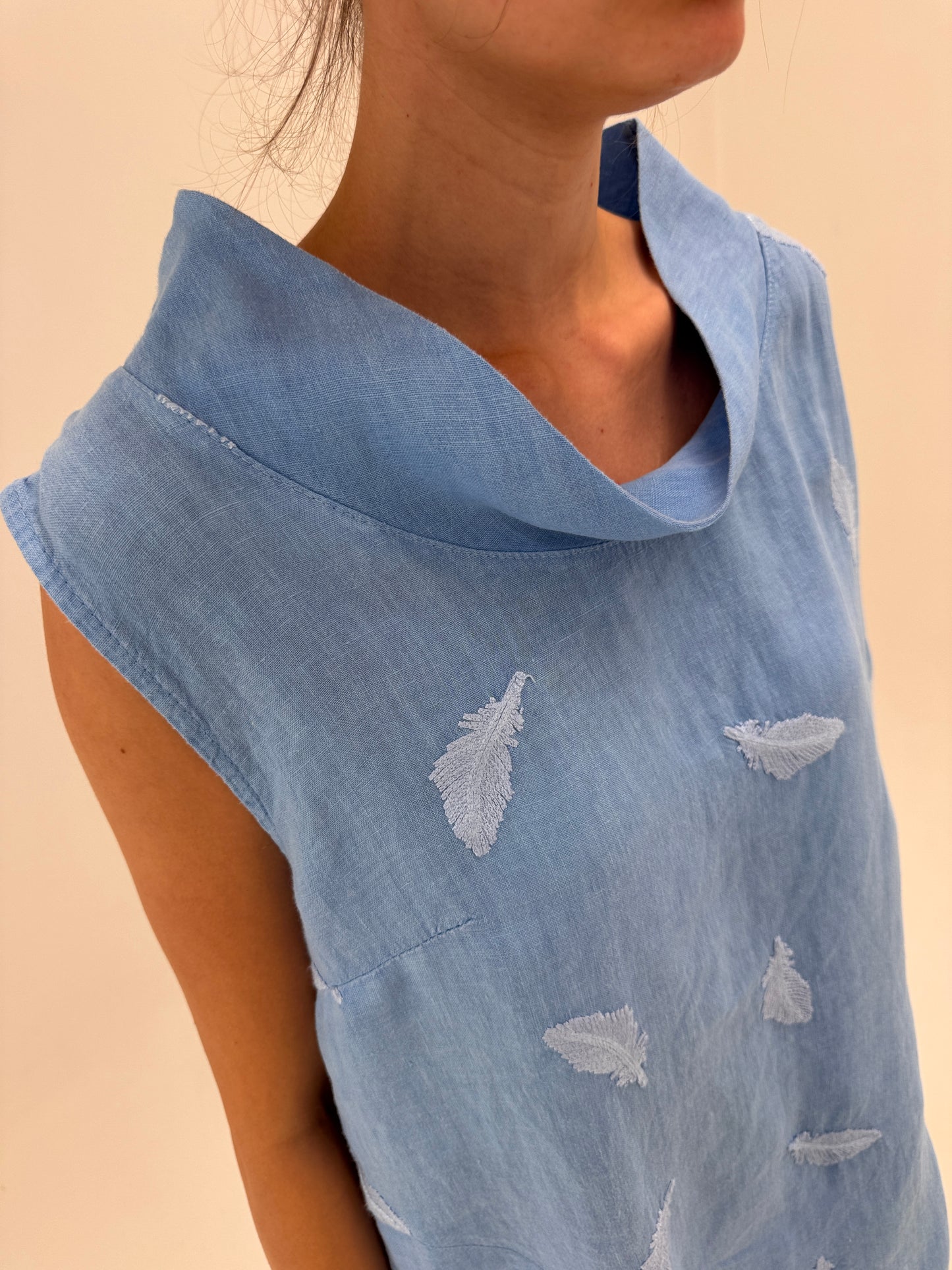 Rochie baby blue italiană din in premium în croi minimalist cu buzunare