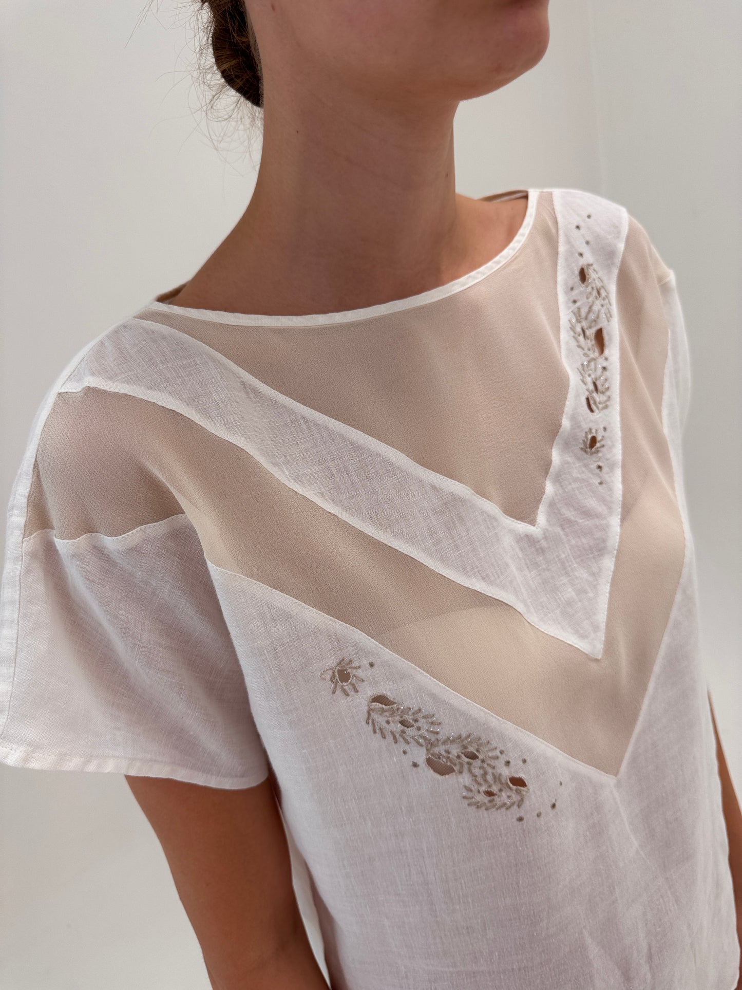 Top vintage excepțional din în cu broderie și inserții de mătase naturală