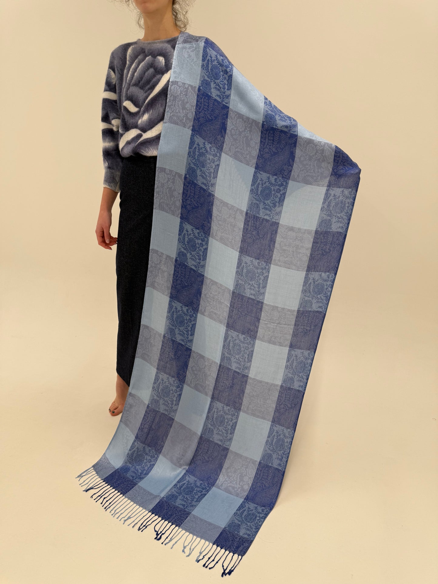 Shawl din cașmir și mătase naturală în nuanțe superbe de albastru