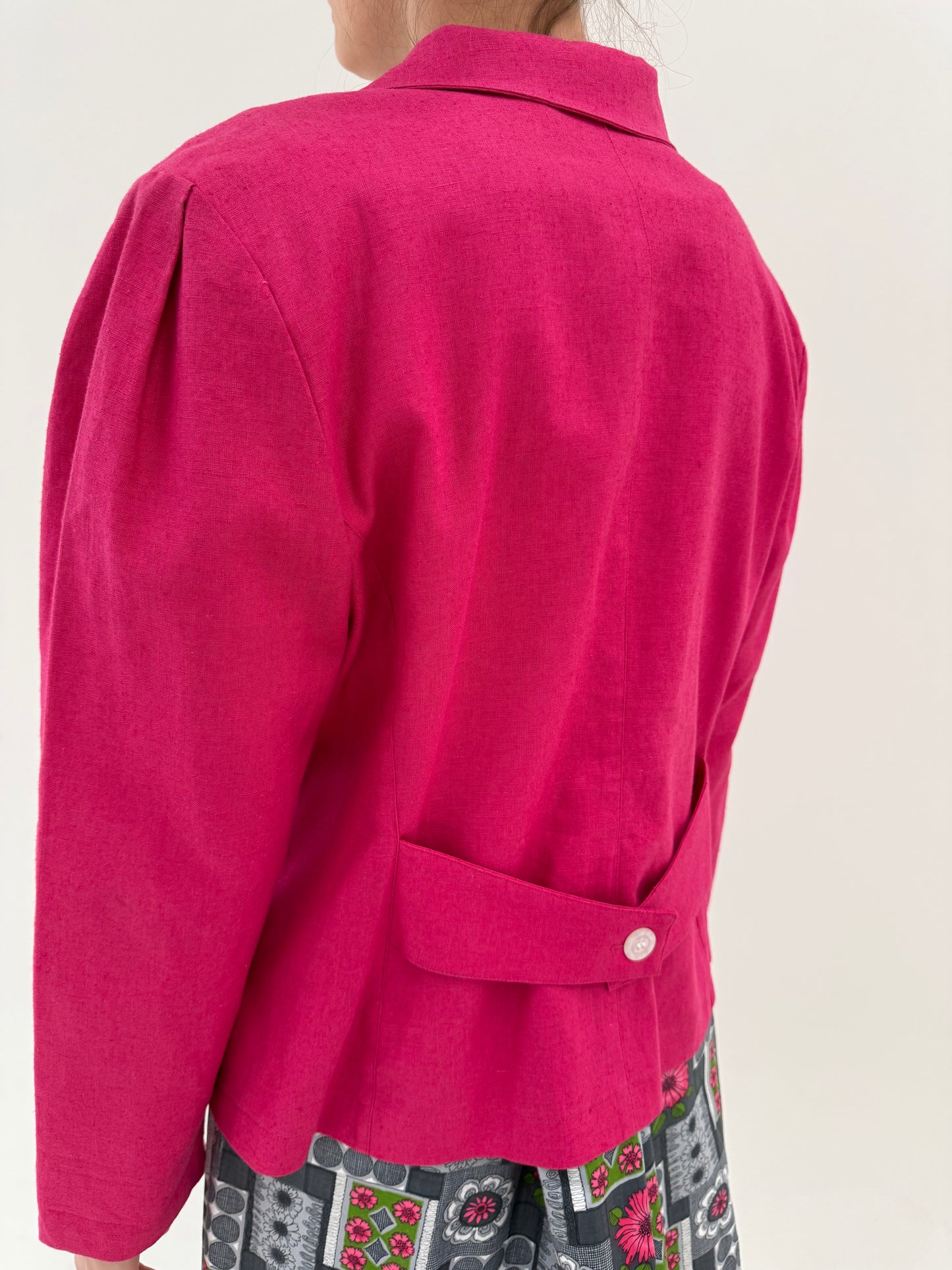 Sacou fucsia cambrat cu închidere dublă din pânză de in și bumbac